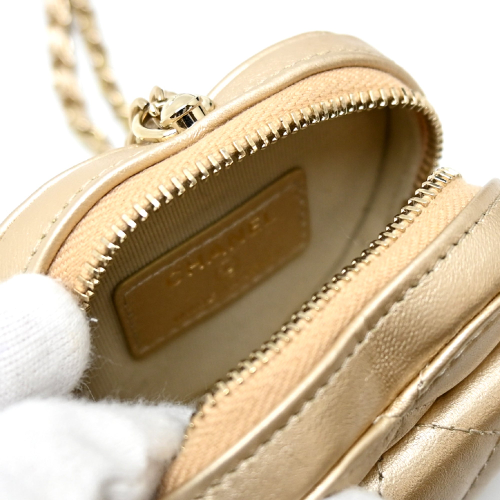 Chanel Matelasse Gold Leather Shoulder Bag (Pre-Owned)
