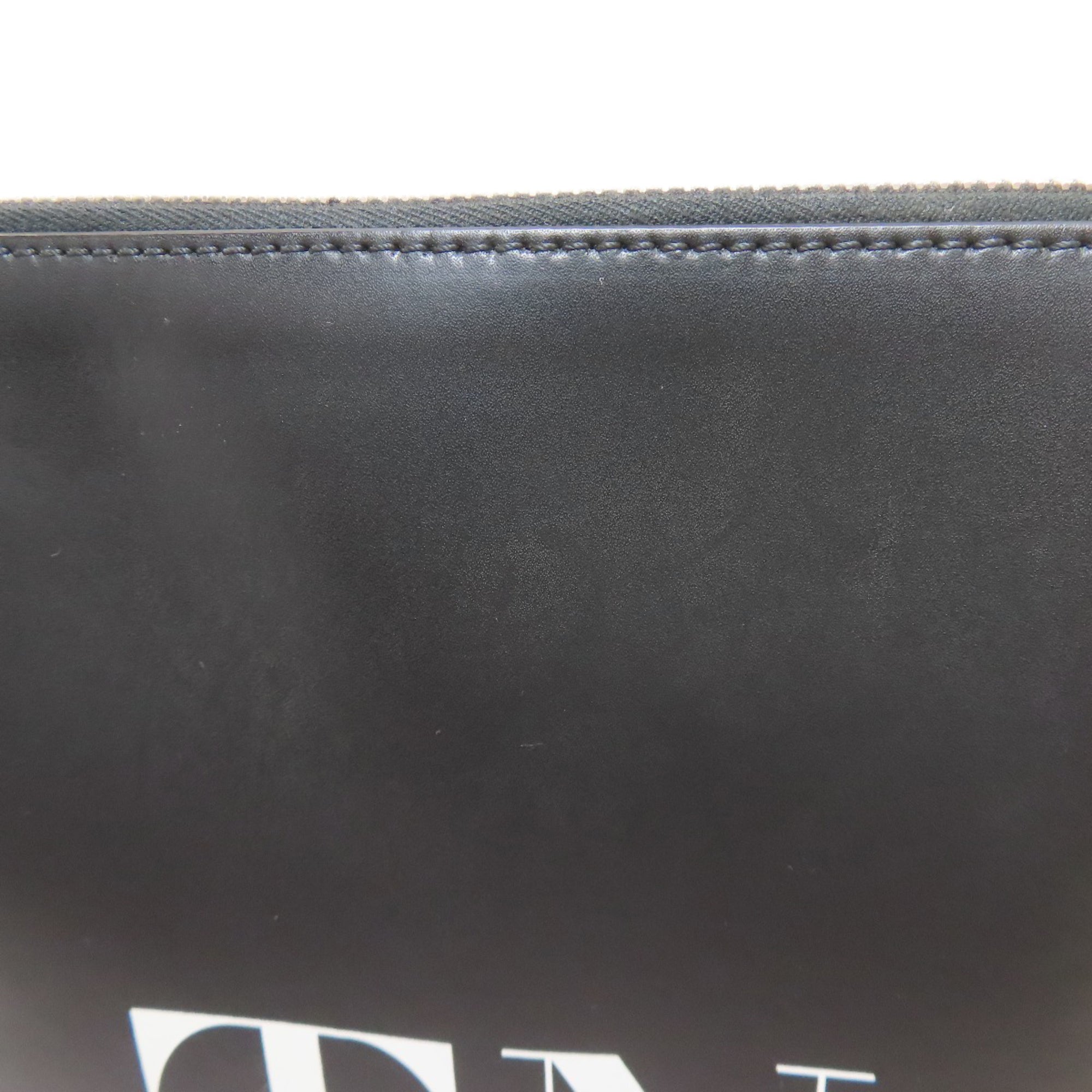 Valentino Black Leather Clutch Bag (Pre-Owned)
