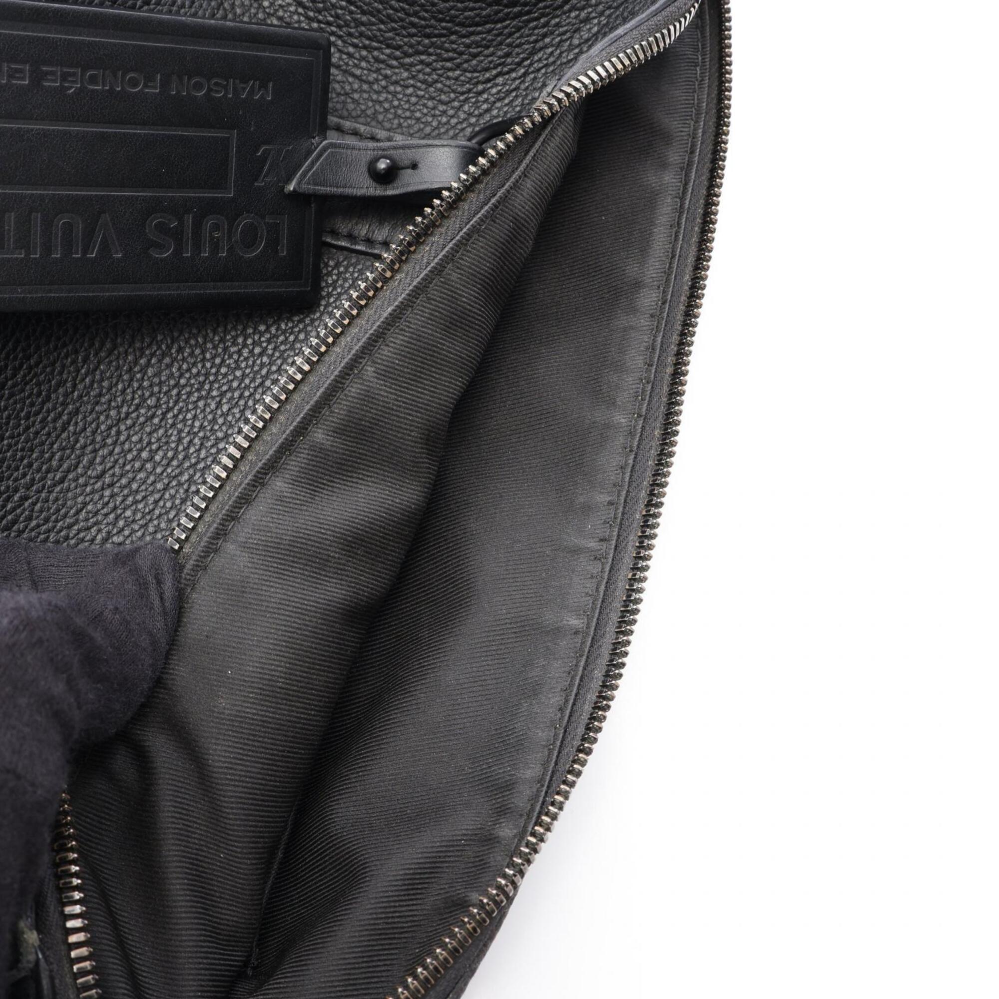 Louis Vuitton Black Leather Handbag Shoulder Bag (Pre-Owned)