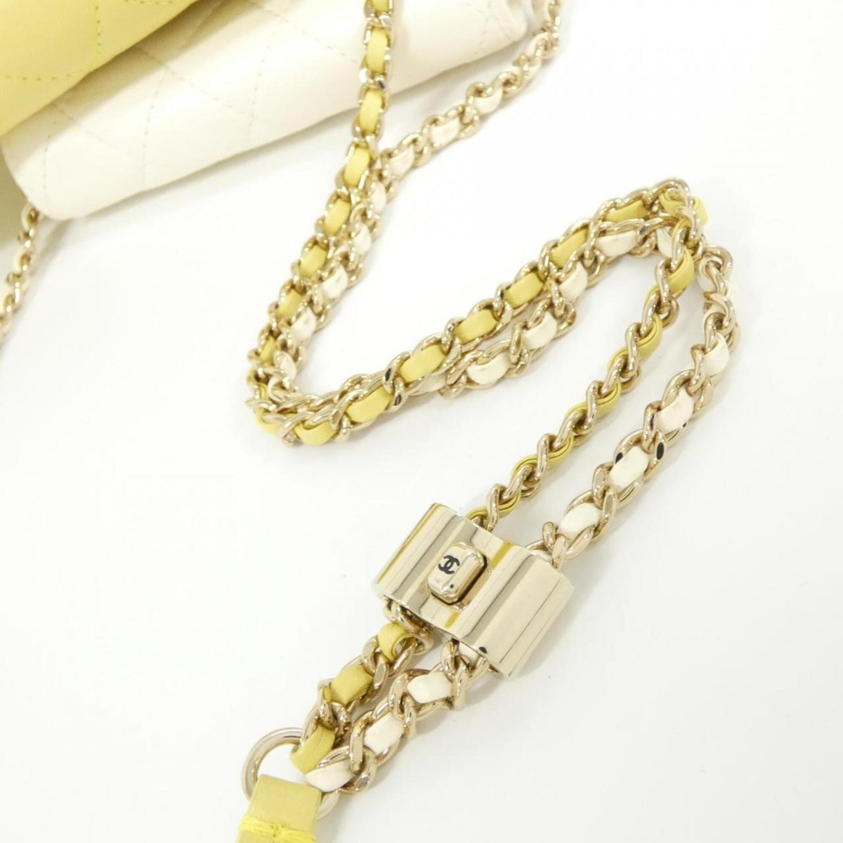 Chanel White Yellow Leather Shoulder Bag (Pre-Owned)