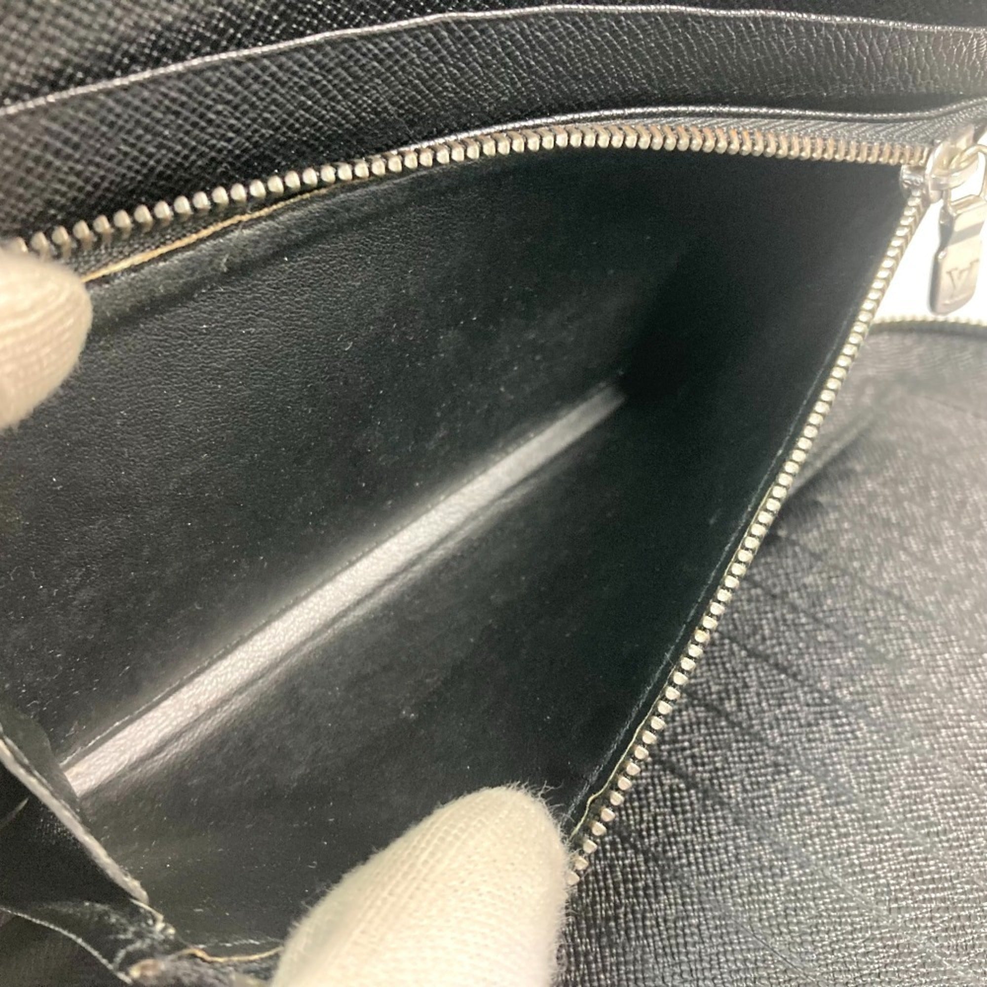 Louis Vuitton Epi Black Noir Epi Leather Clutch Bag Handbag (Pre-Owned)