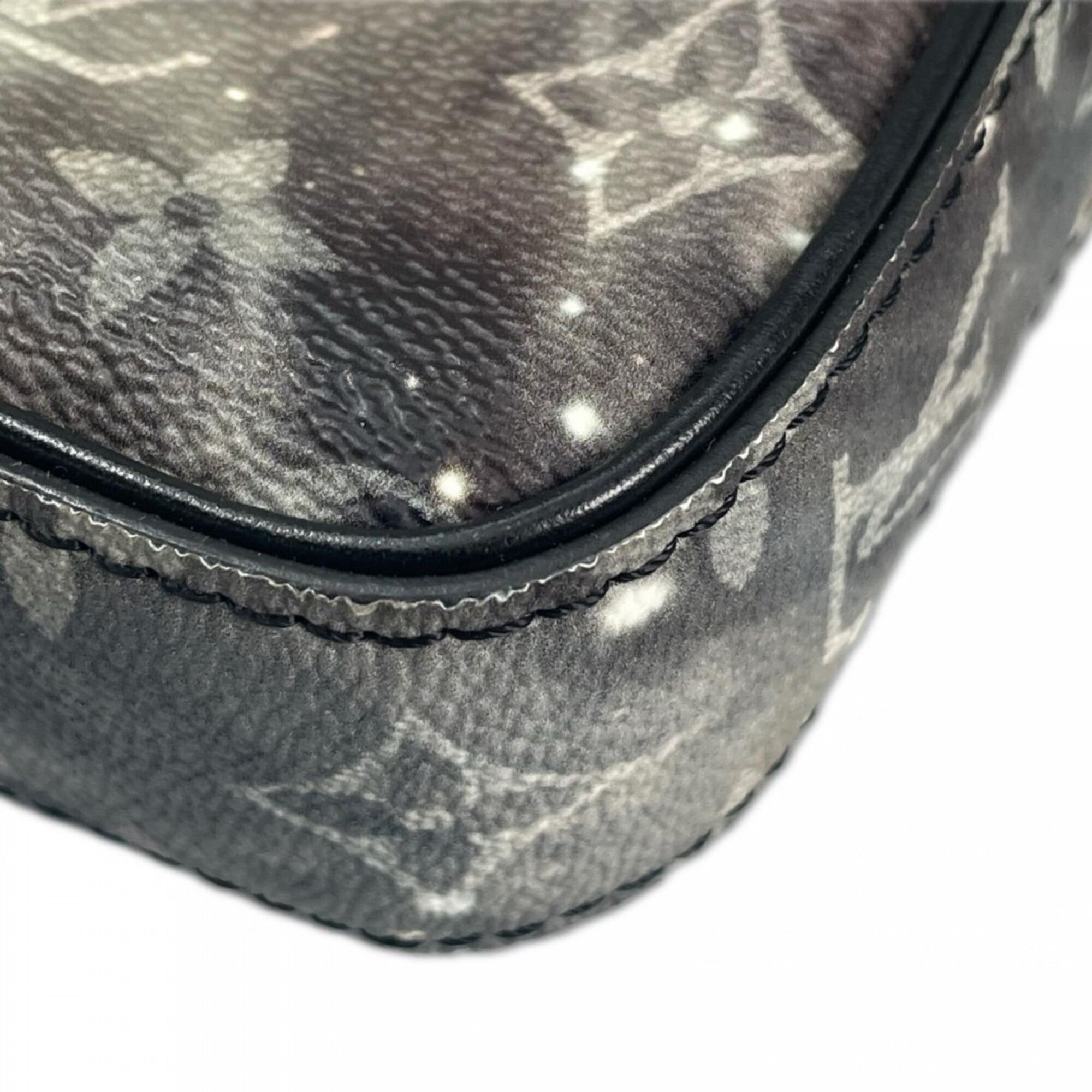 Louis Vuitton Multi-Color Leather Messenger Bag (Pre-Owned)