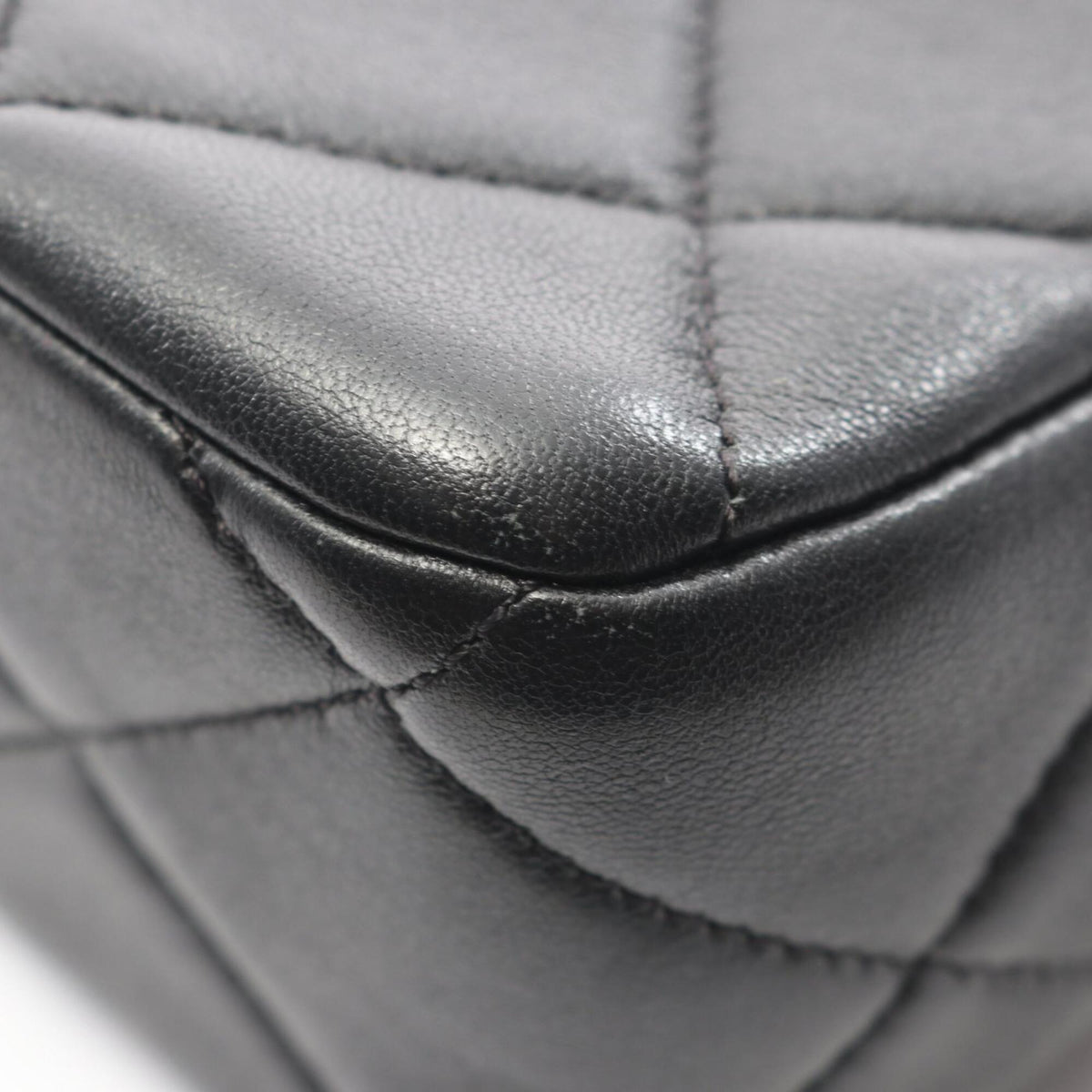 Chanel Black Leather Handbag Shoulder Bag (Pre-Owned)