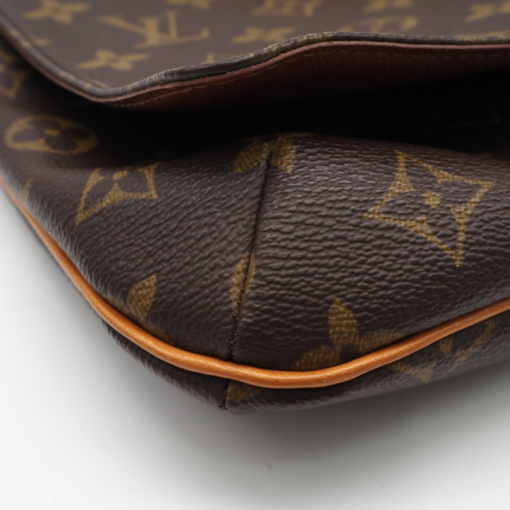 Louis Vuitton Brown Coated Canvas Leather Shoulder Bag (Pre-Owned)