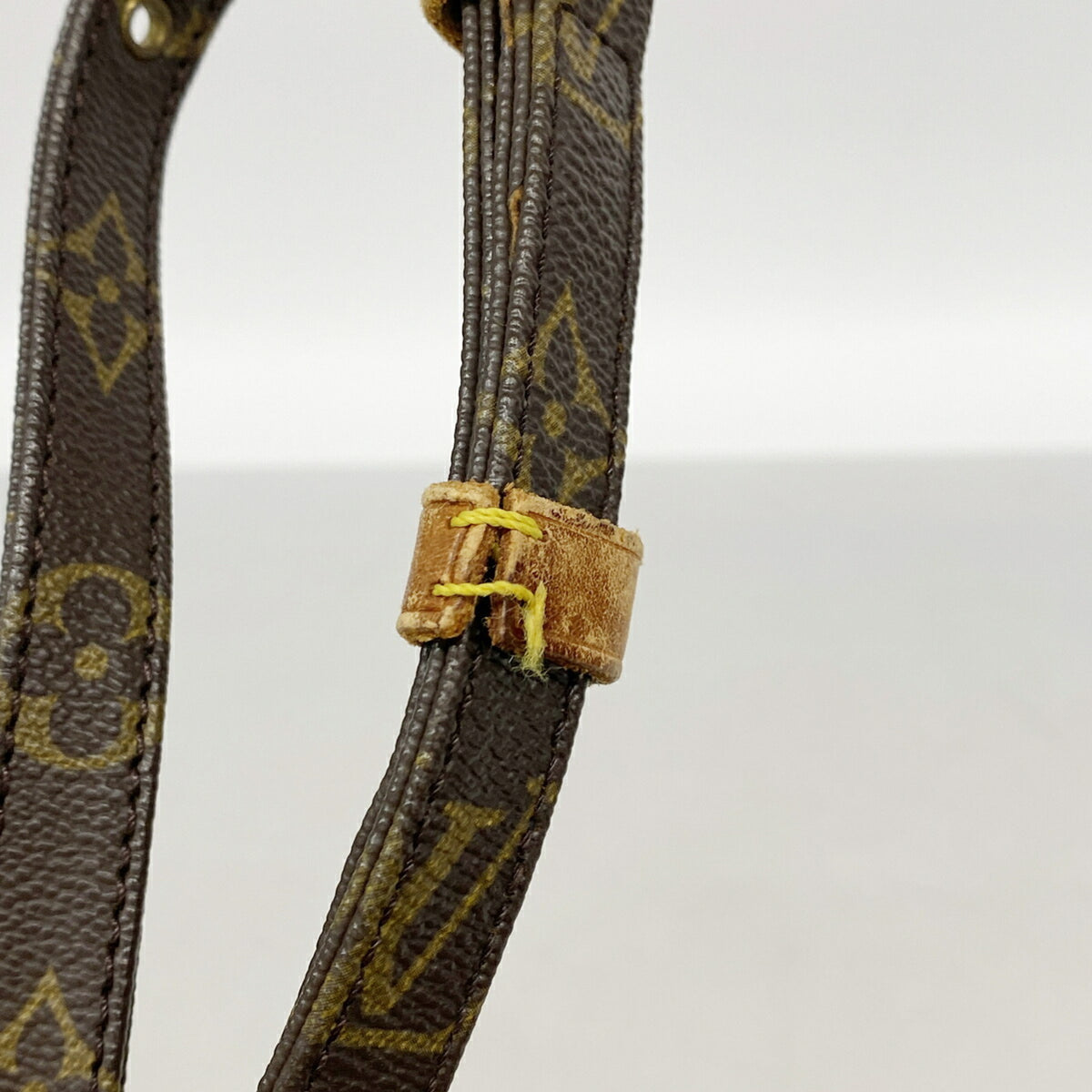 Louis Vuitton Brown Shoulder Bag (Pre-Owned)