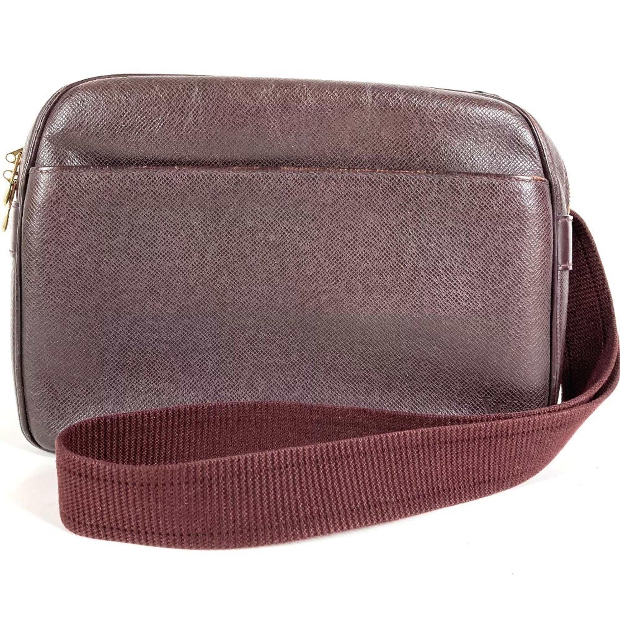 Louis Vuitton Purple Taiga Leather Shoulder Bag (Pre-Owned)