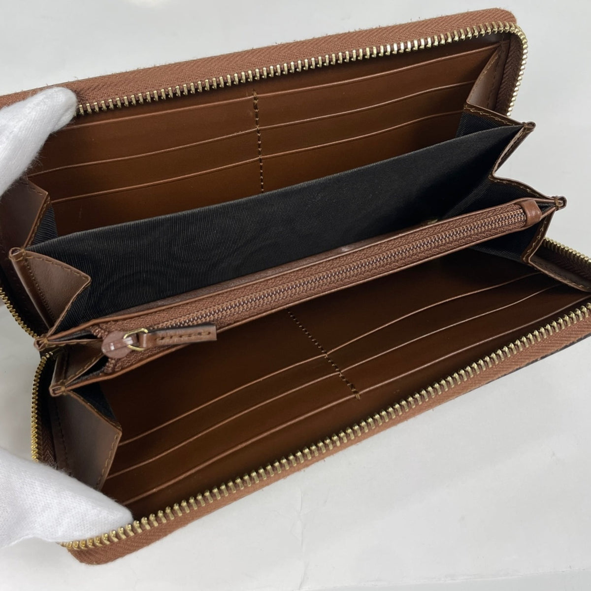 Gucci Beige Gg Supreme Long Wallet (Bi-Fold) (Pre-Owned)