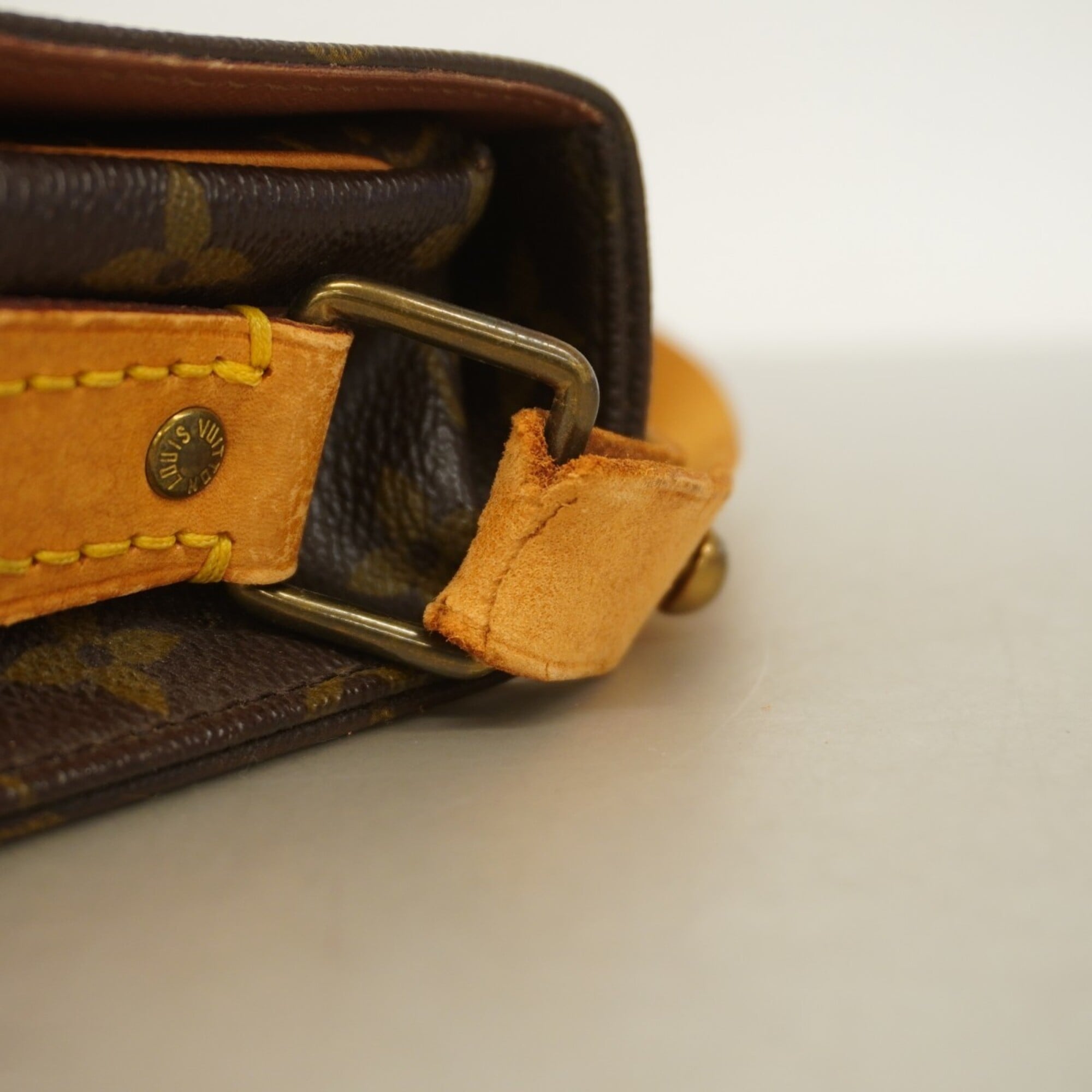 Louis Vuitton Brown Shoulder Bag (Pre-Owned)