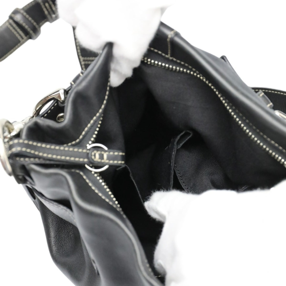 Coach Black Leather Shoulder Bag (Pre-Owned)