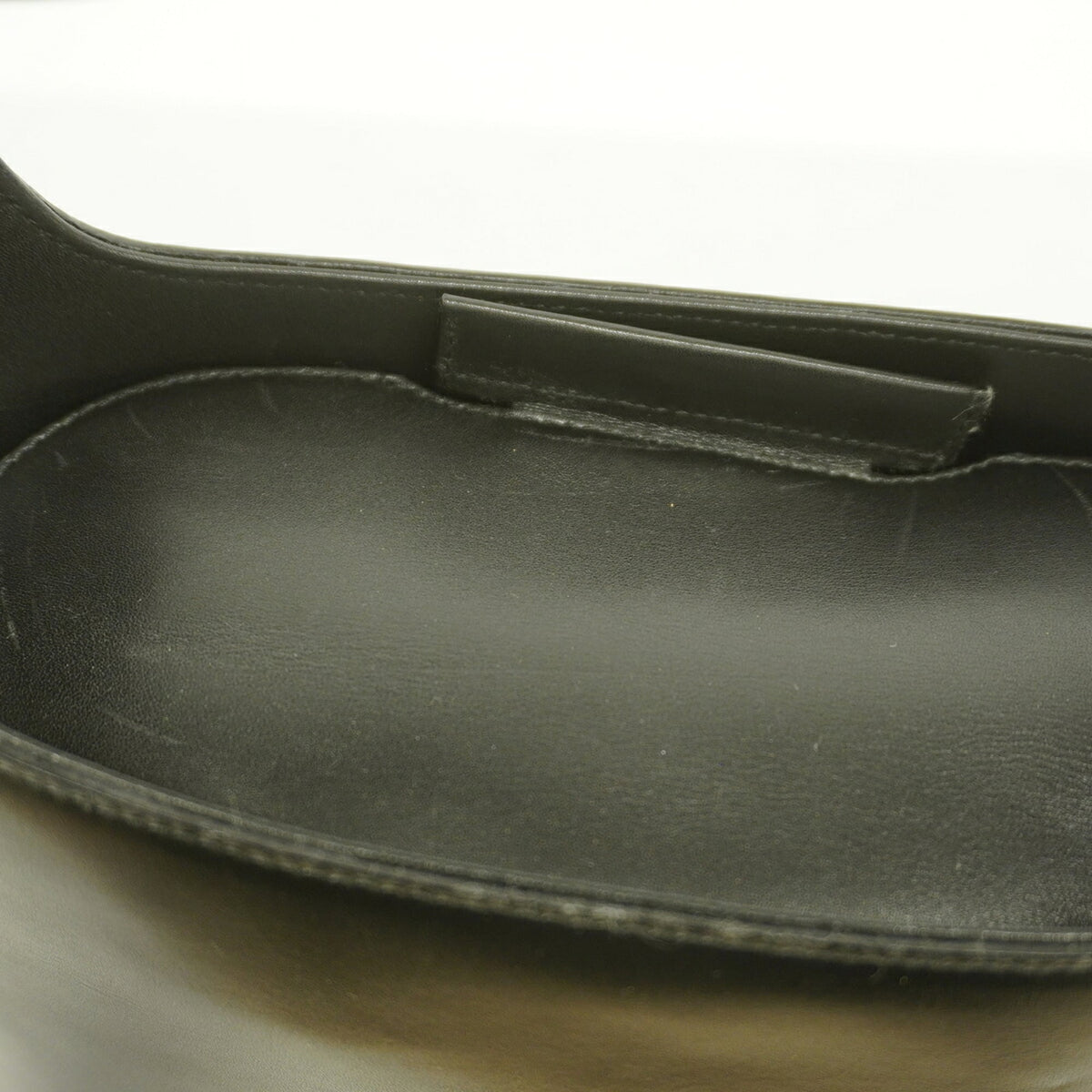 Salvatore Ferragamo Black Leather Shoulder Bag (Pre-Owned)