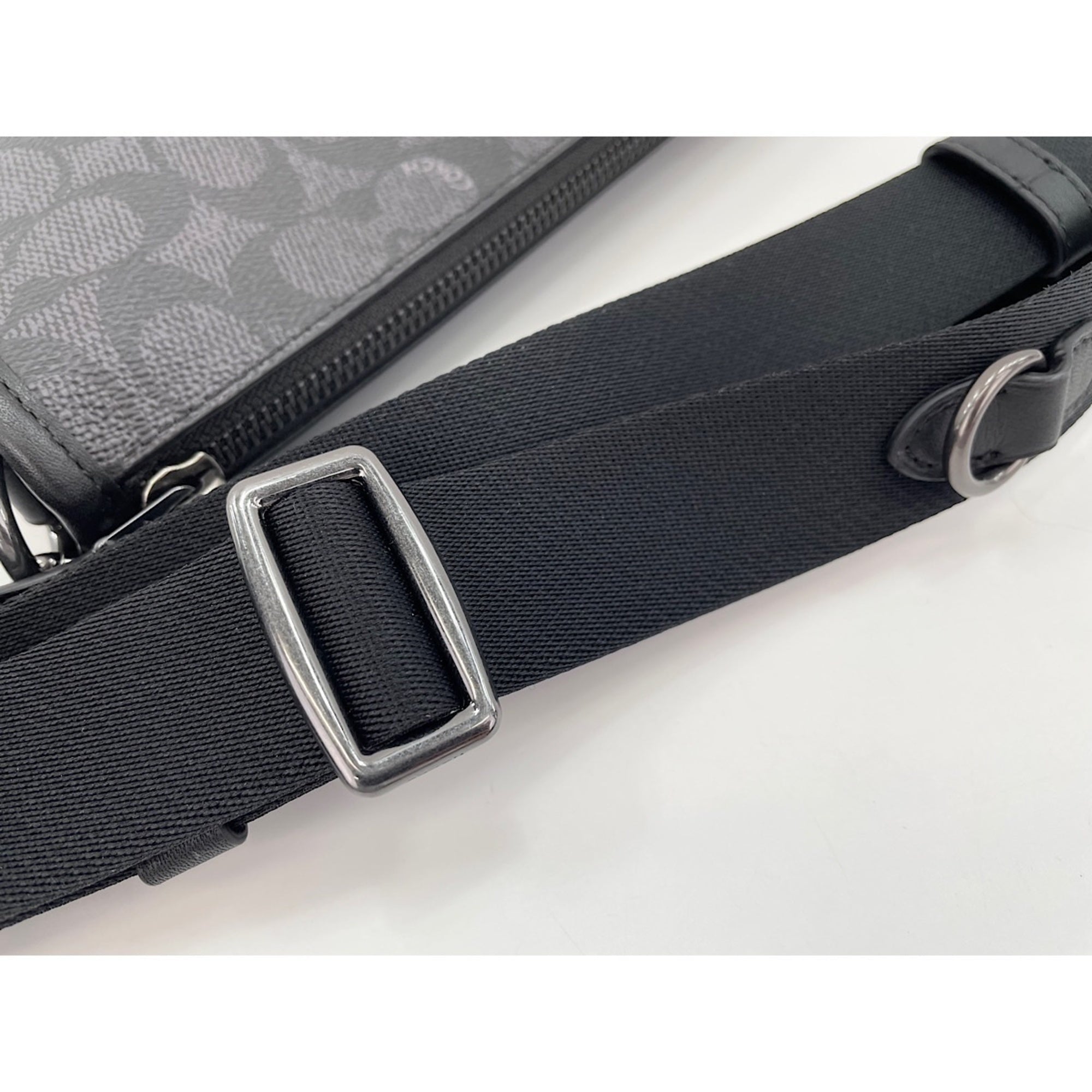 Coach Black Canvas Shoulder Bag (Pre-Owned)