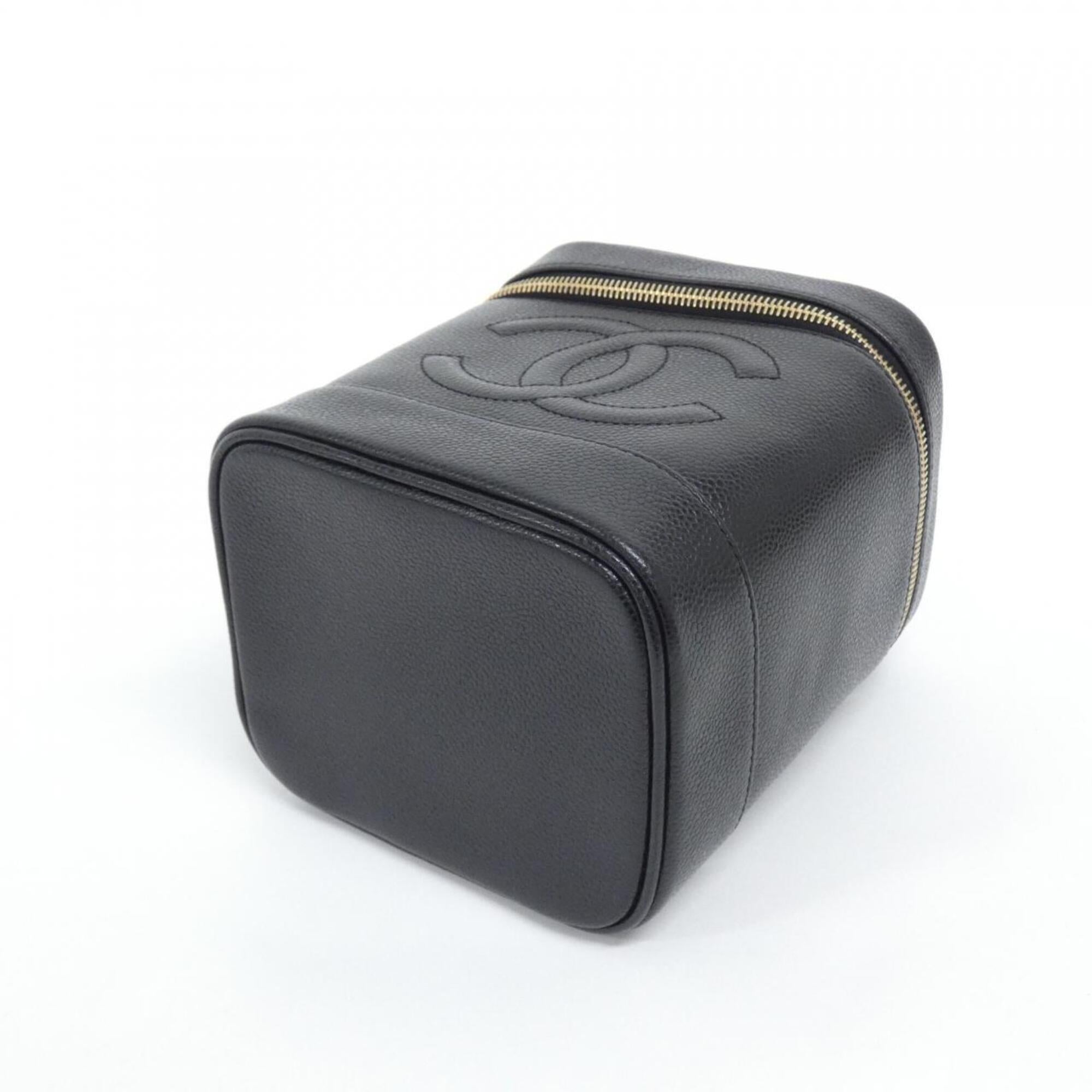 Chanel Black Grained Calfskin Handbag (Pre-Owned)