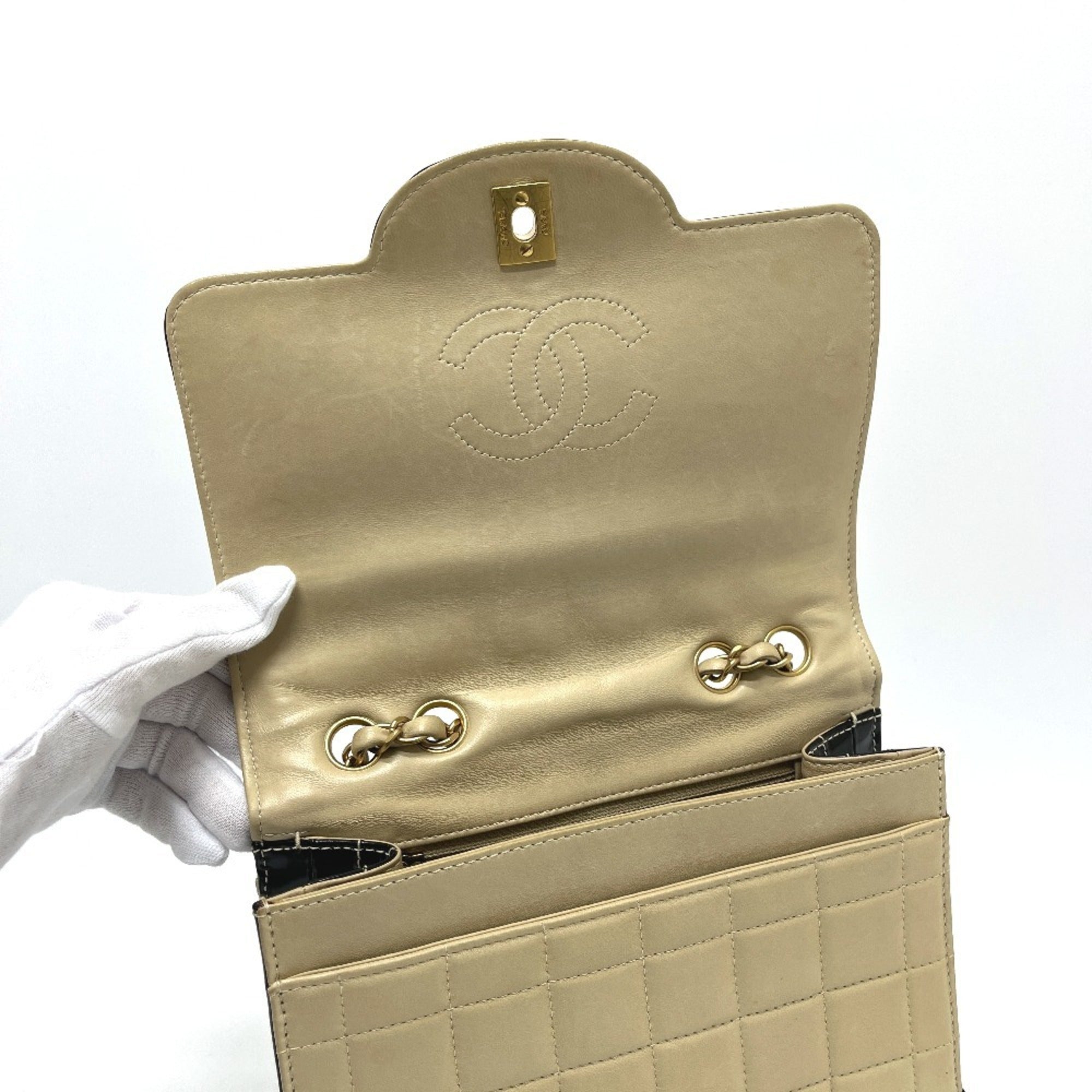 Chanel Chocolate Bar Beige Black Leather Handbag Shoulder Bag (Pre-Owned)