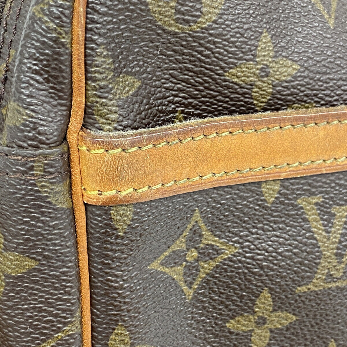 Louis Vuitton Brown Shoulder Bag (Pre-Owned)