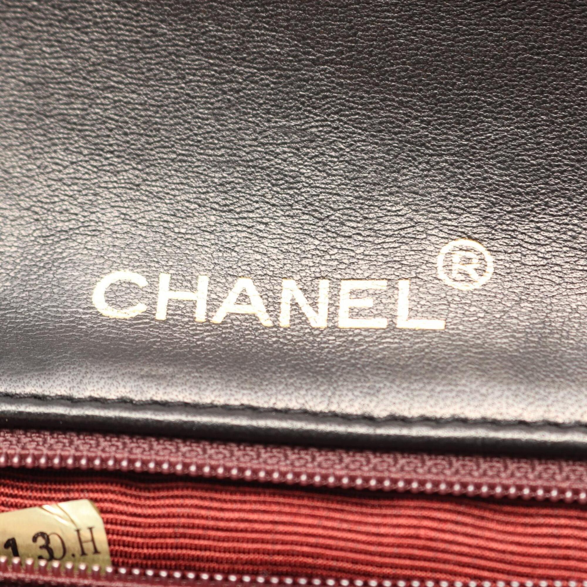 Chanel Black Leather Shoulder Bag (Pre-Owned)