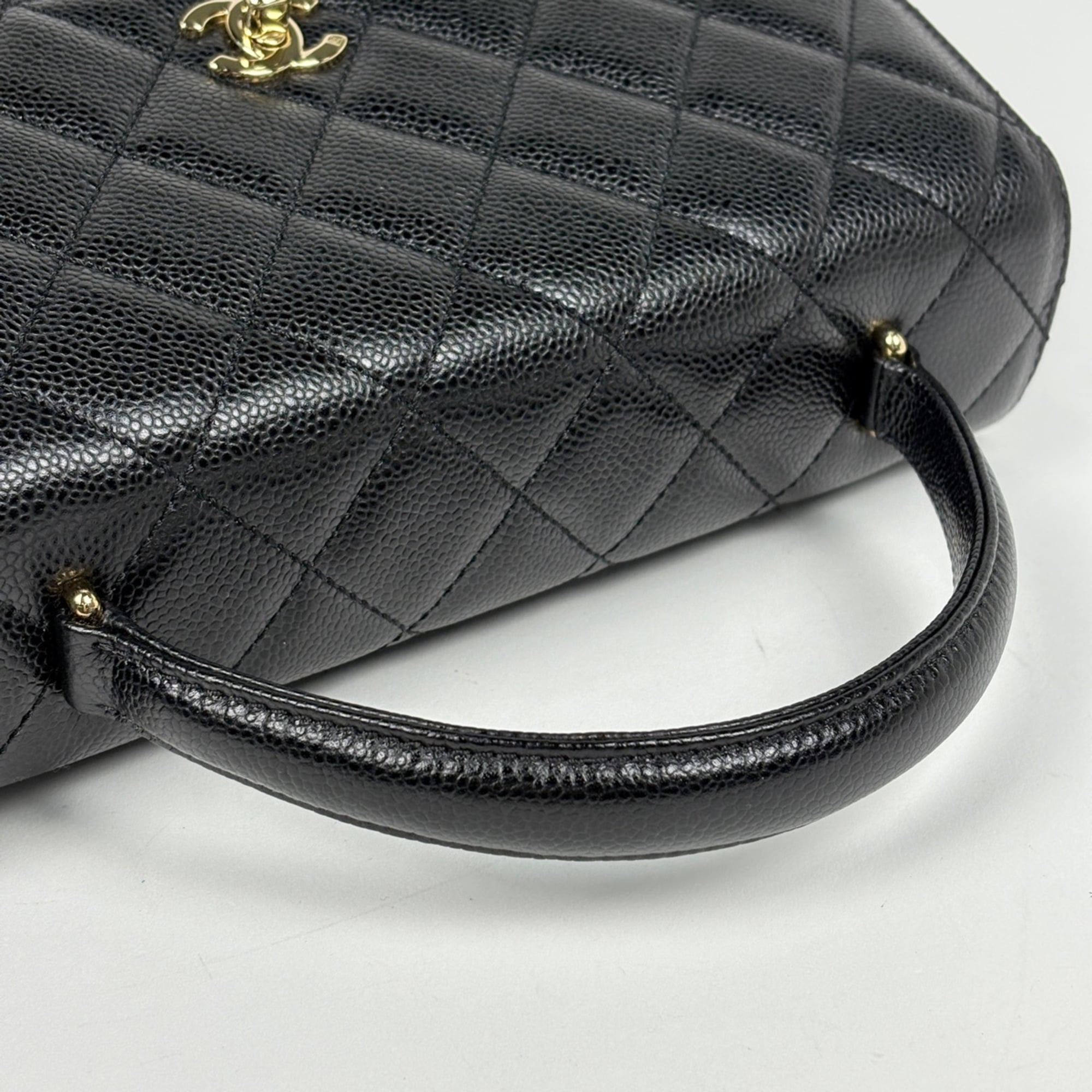Chanel Matelasse Black Grained Calfskin Handbag (Pre-Owned)