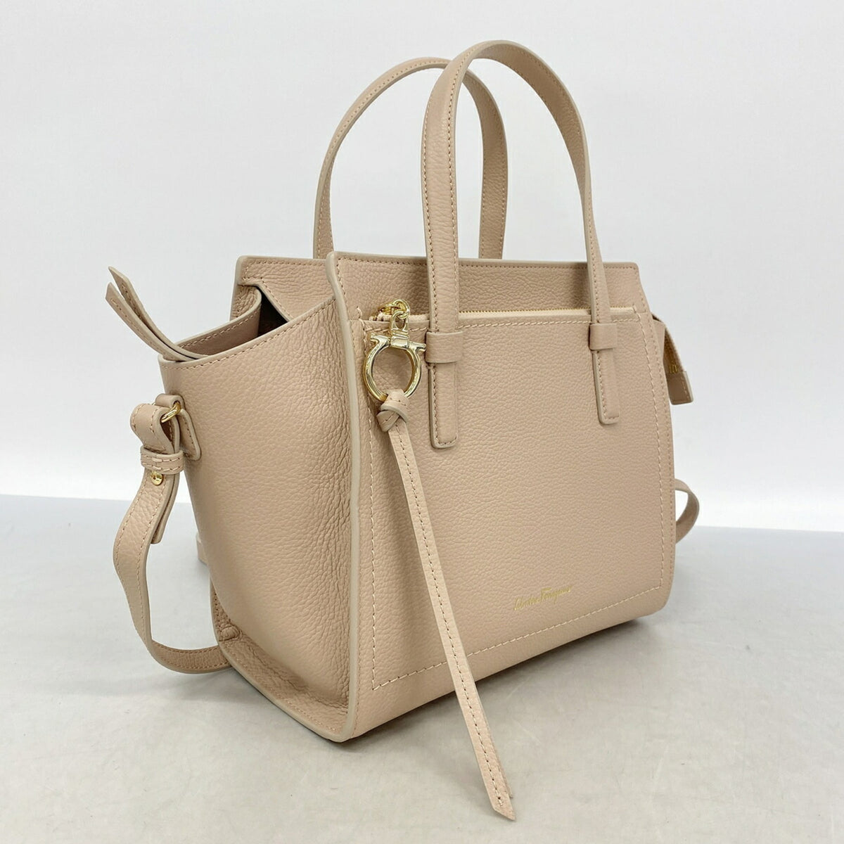 Salvatore Ferragamo Beige Leather Handbag (Pre-Owned)