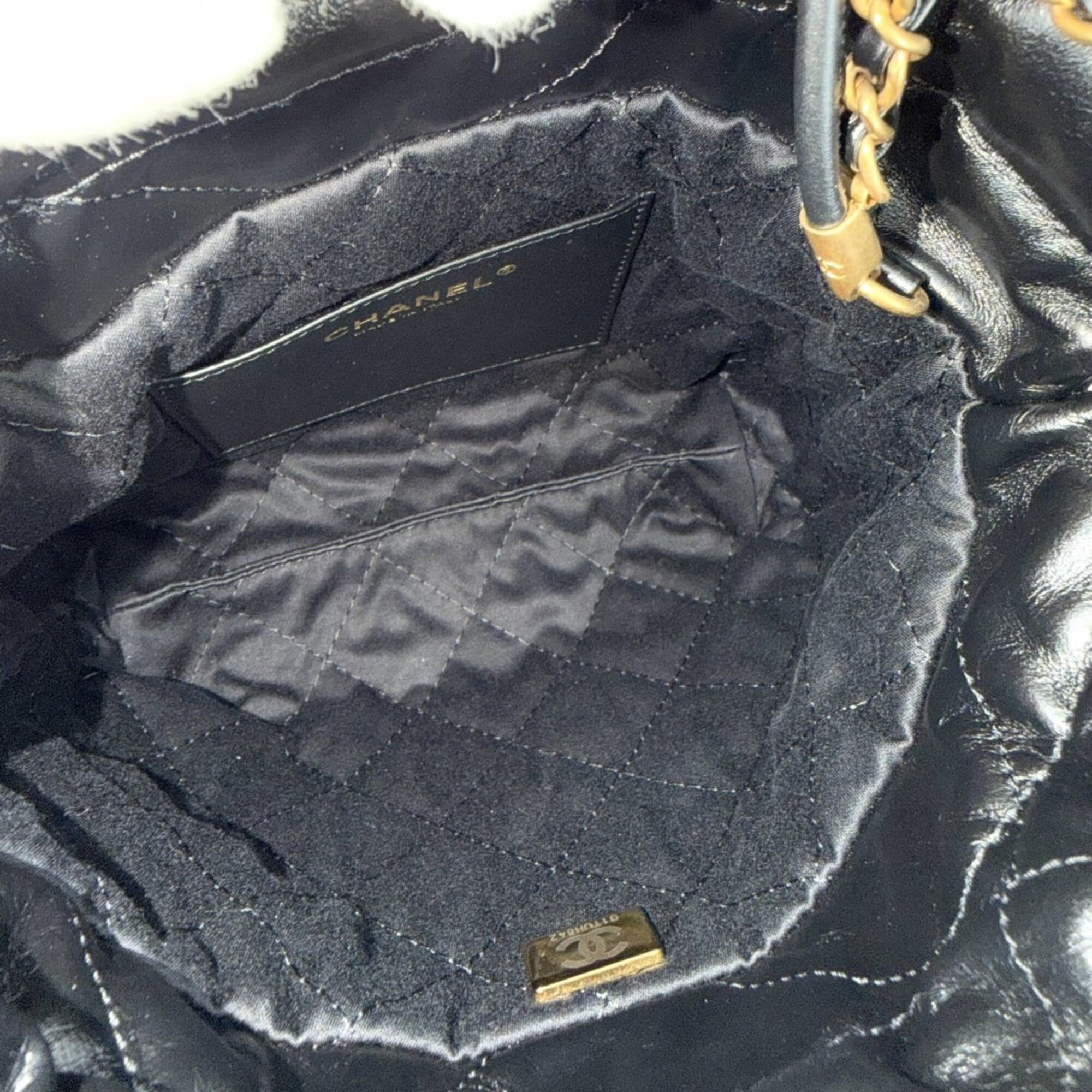 Chanel Black Leather Handbag Shoulder Bag (Pre-Owned)