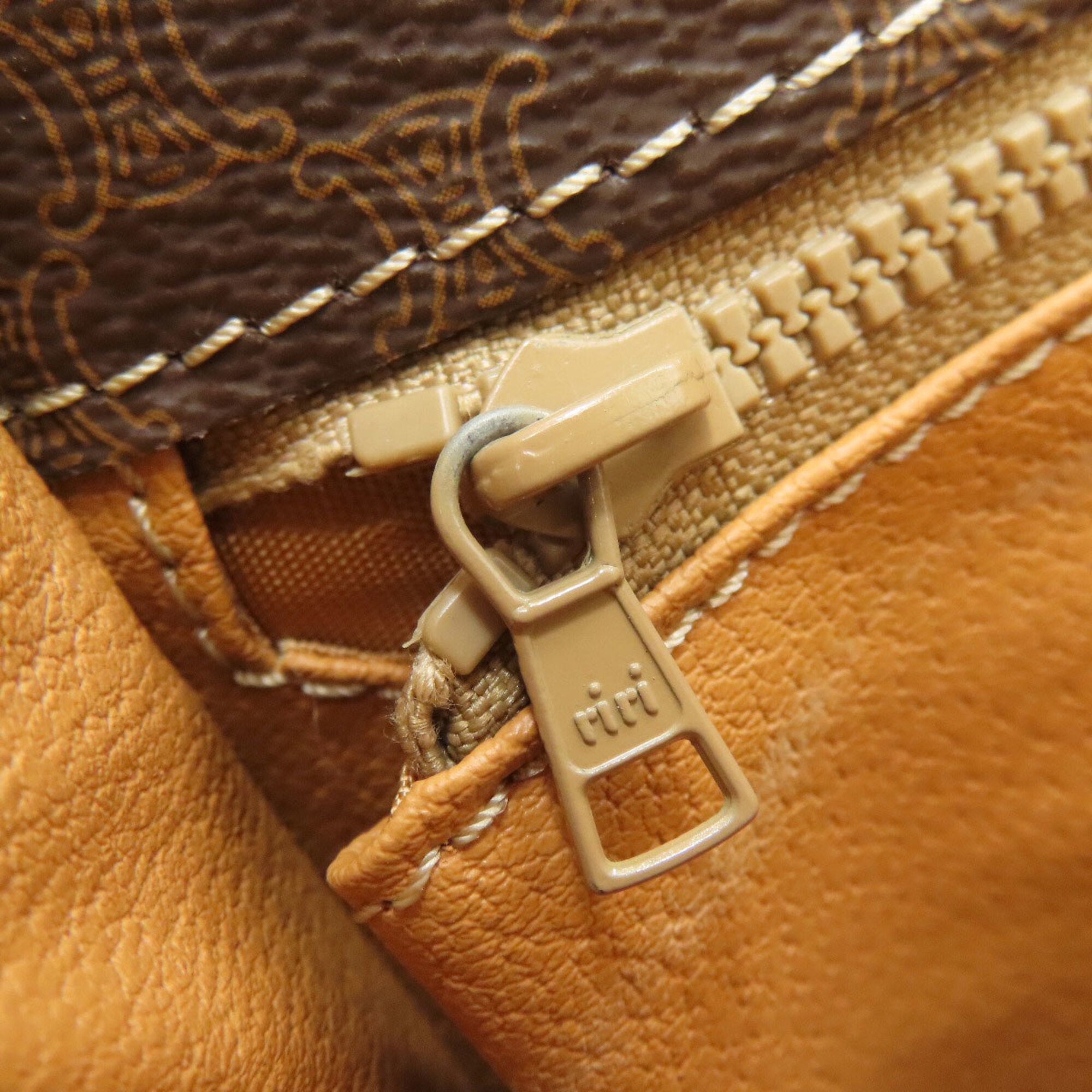 Celine Brown Leather Shoulder Bag (Pre-Owned)
