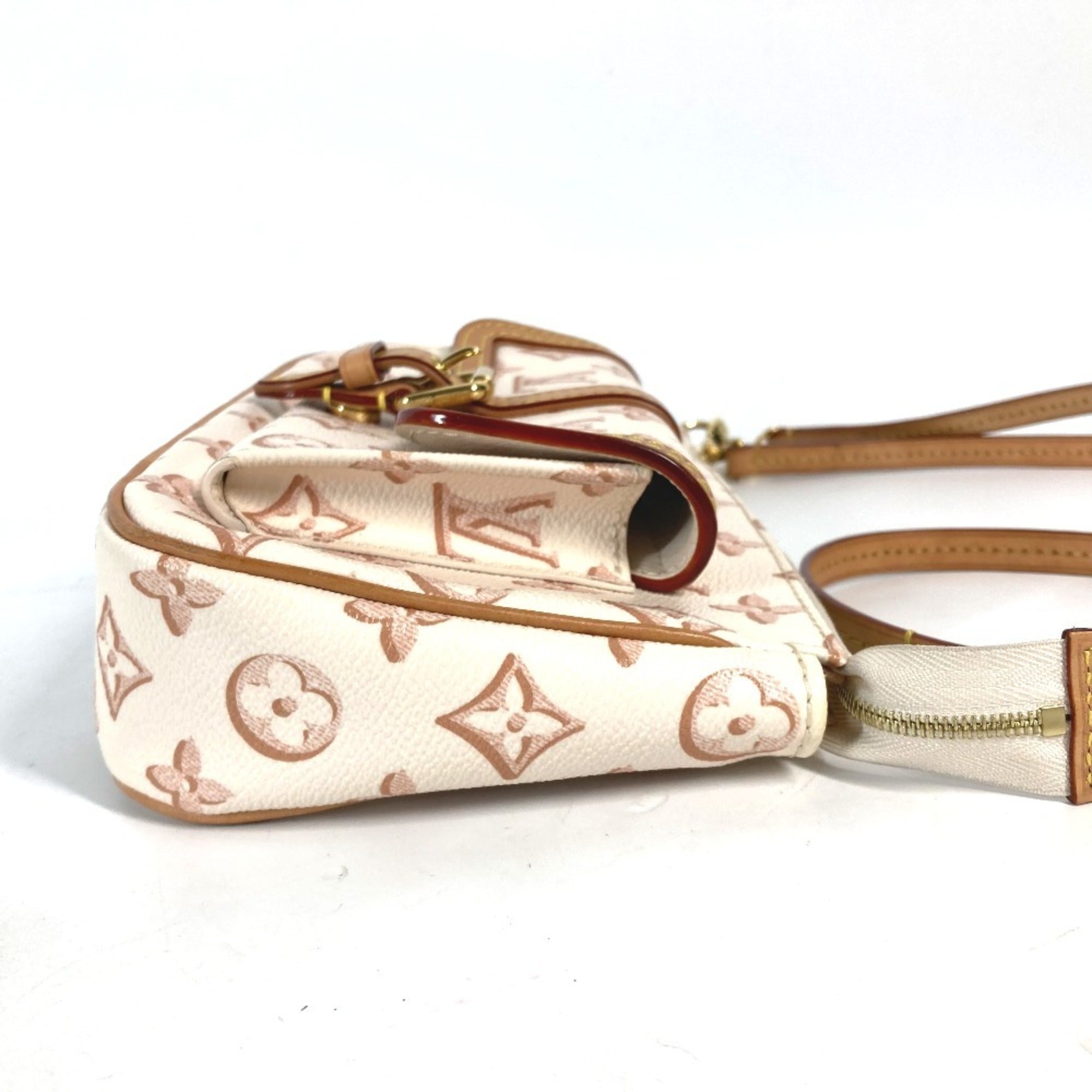 Louis Vuitton Beige Monogram Pochette Shoulder Bag (Pre-Owned)