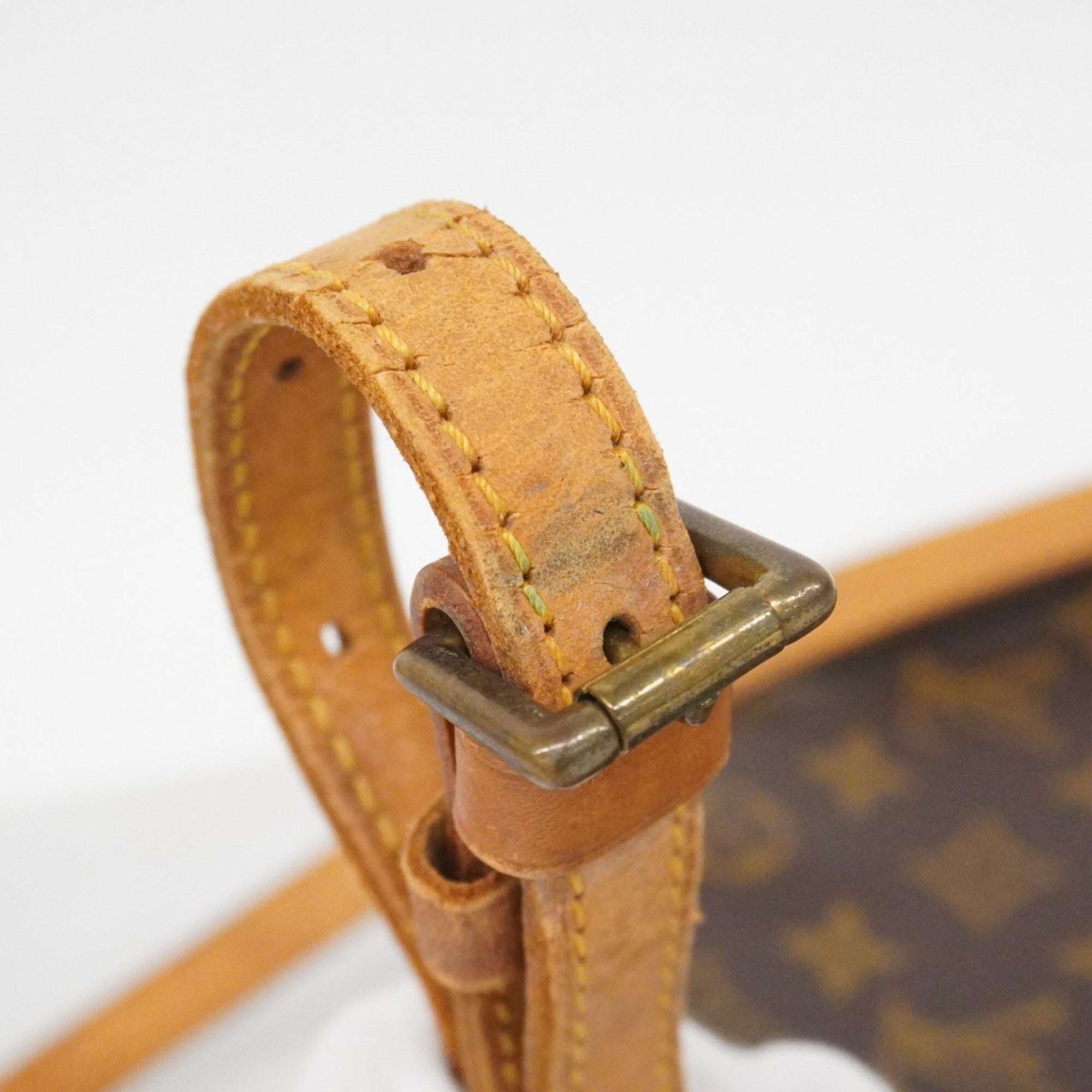 Louis Vuitton Brown Shoulder Bag (Pre-Owned)