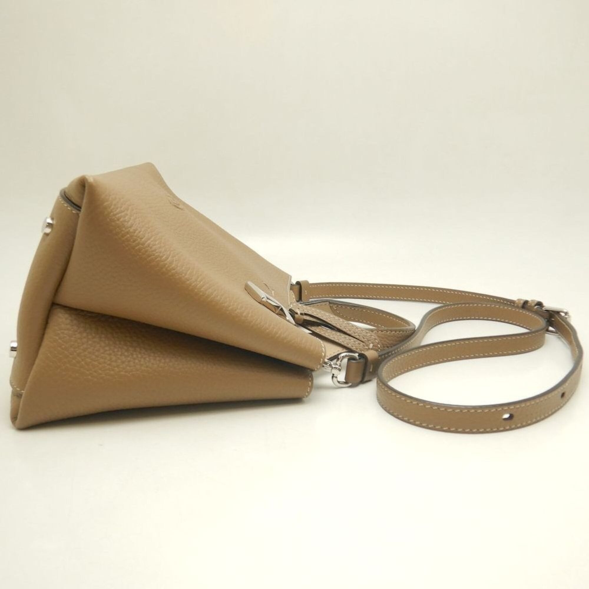 Tod's Brown Leather Handbag (Pre-Owned)