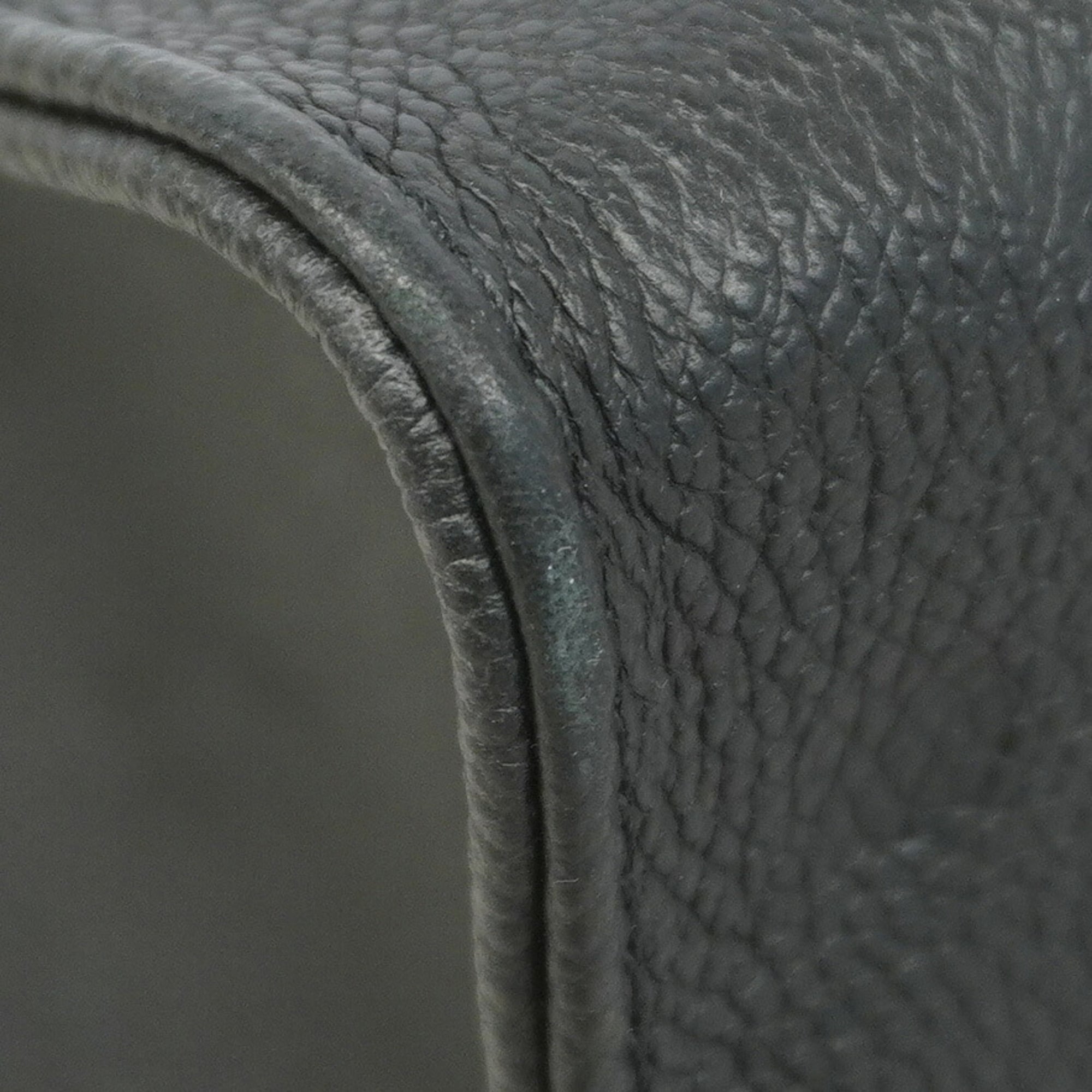 Louis Vuitton Noir Handbag (Pre-Owned)
