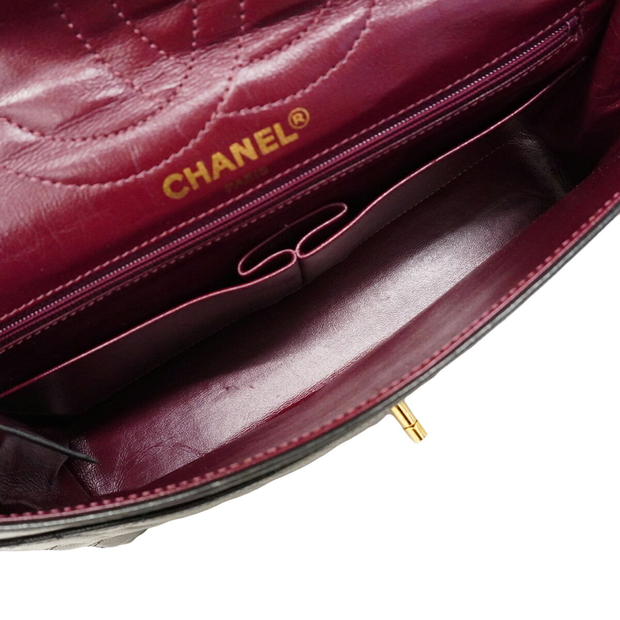 Chanel Black Leather Shoulder Bag (Pre-Owned)