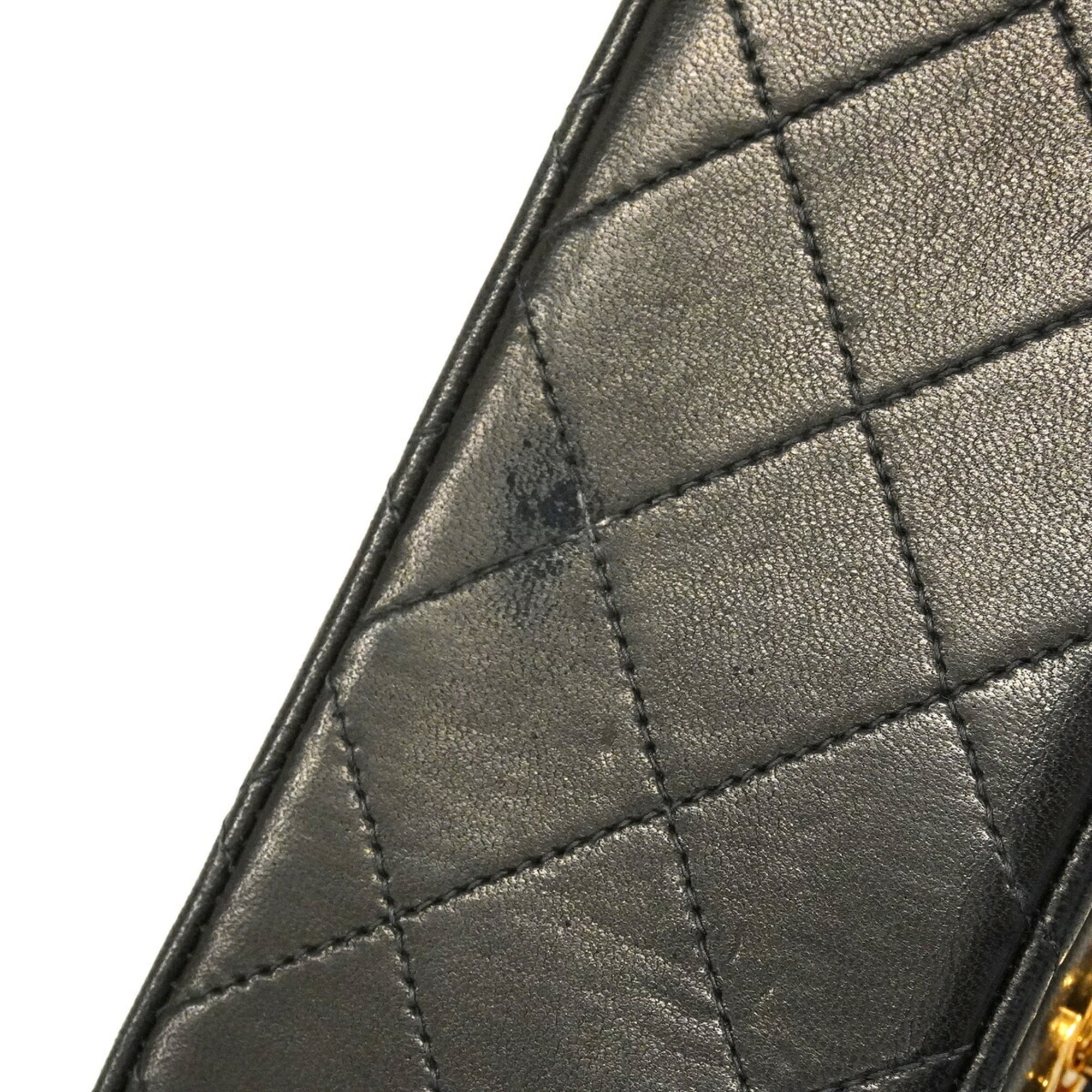 Chanel Black Leather Shoulder Bag (Pre-Owned)
