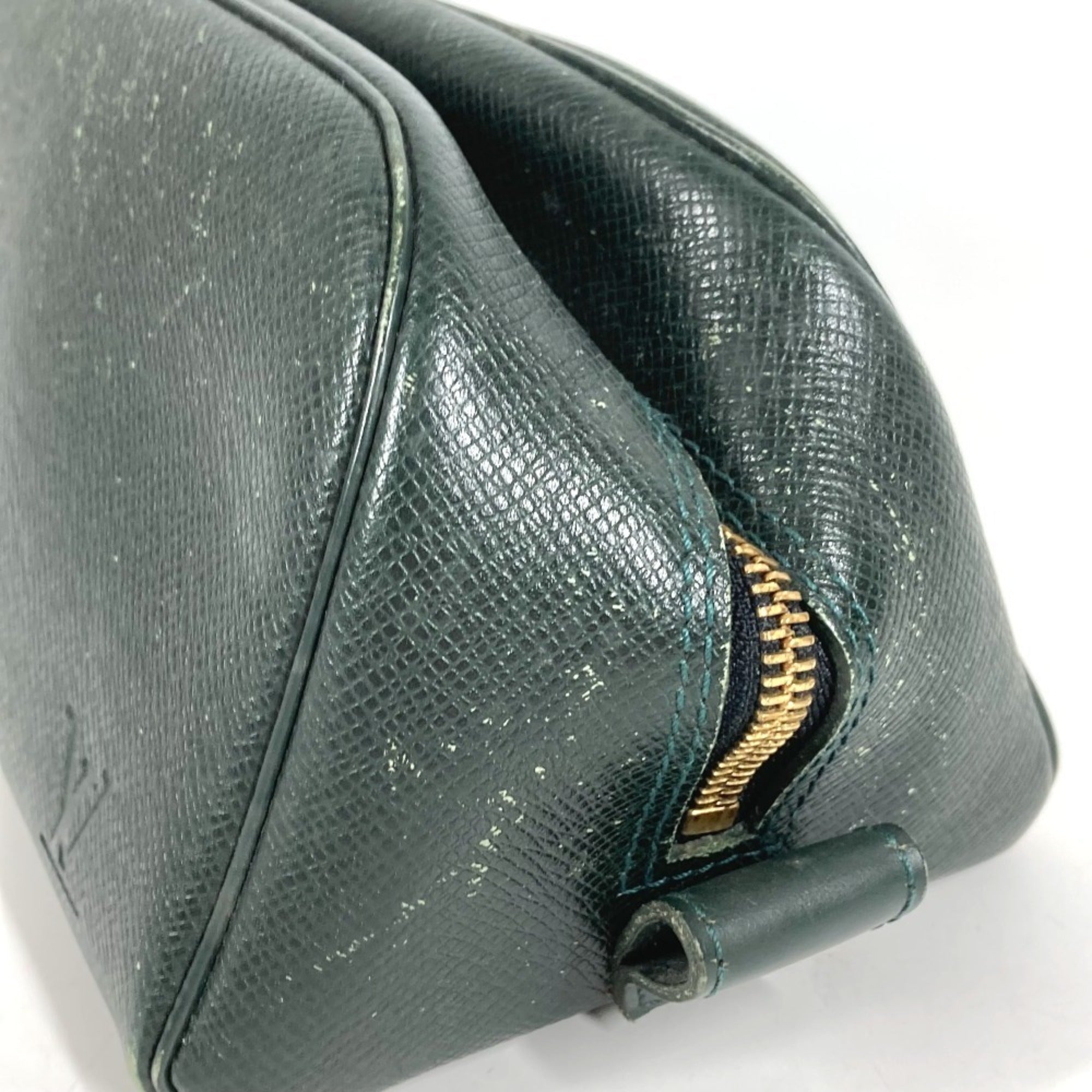 Louis Vuitton Taiga Episea Green Taiga Leather Handbag (Pre-Owned)