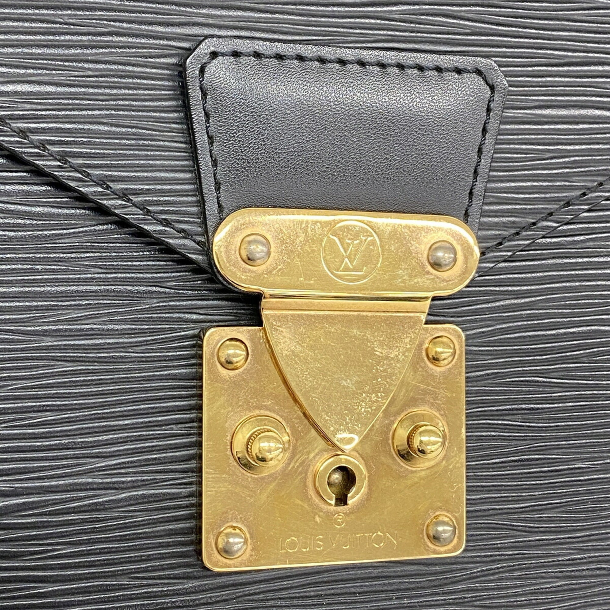 Louis Vuitton Noir Clutch Bag (Pre-Owned)