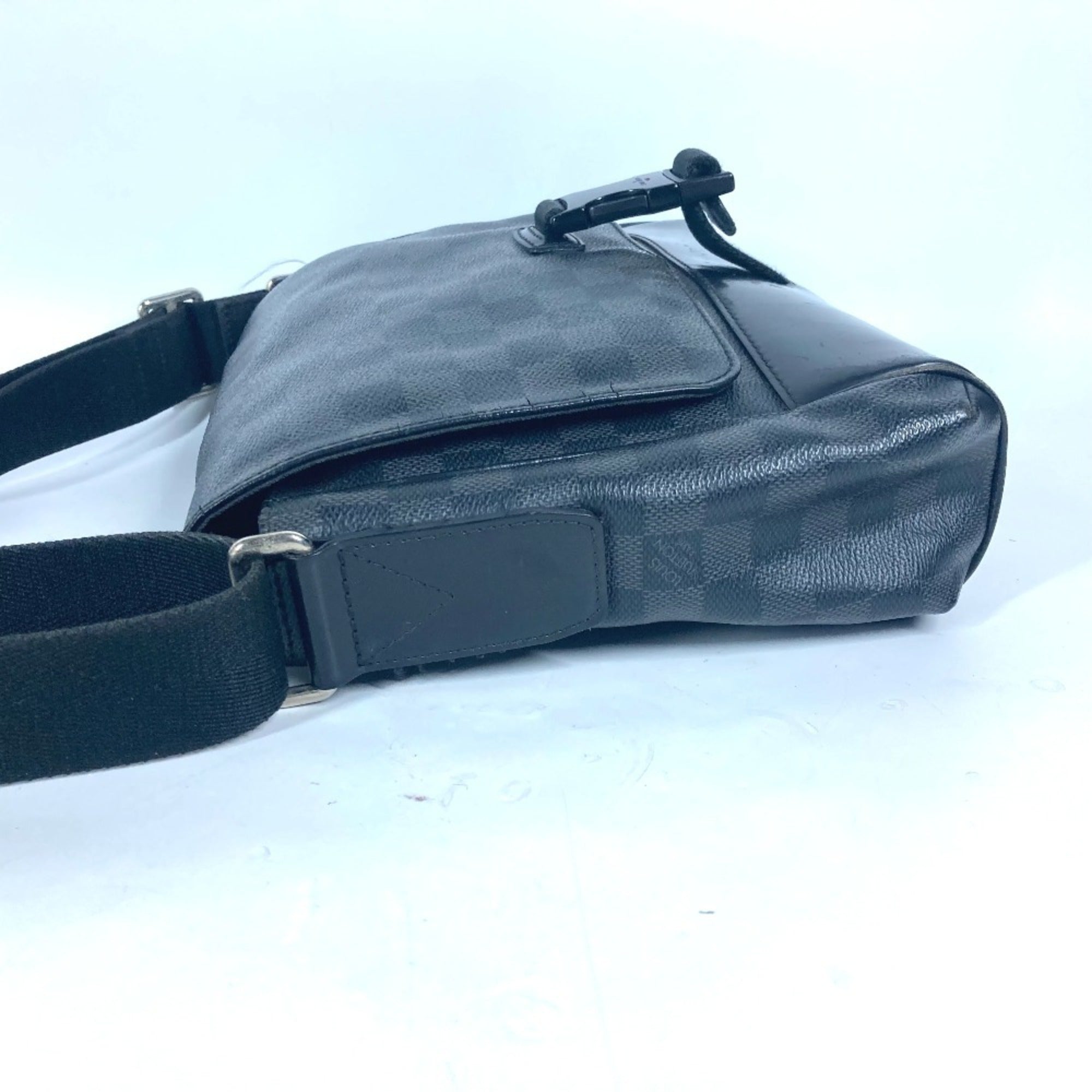 Louis Vuitton Black Damier Graphite Messenger Bag Shoulder Bag (Pre-Owned)