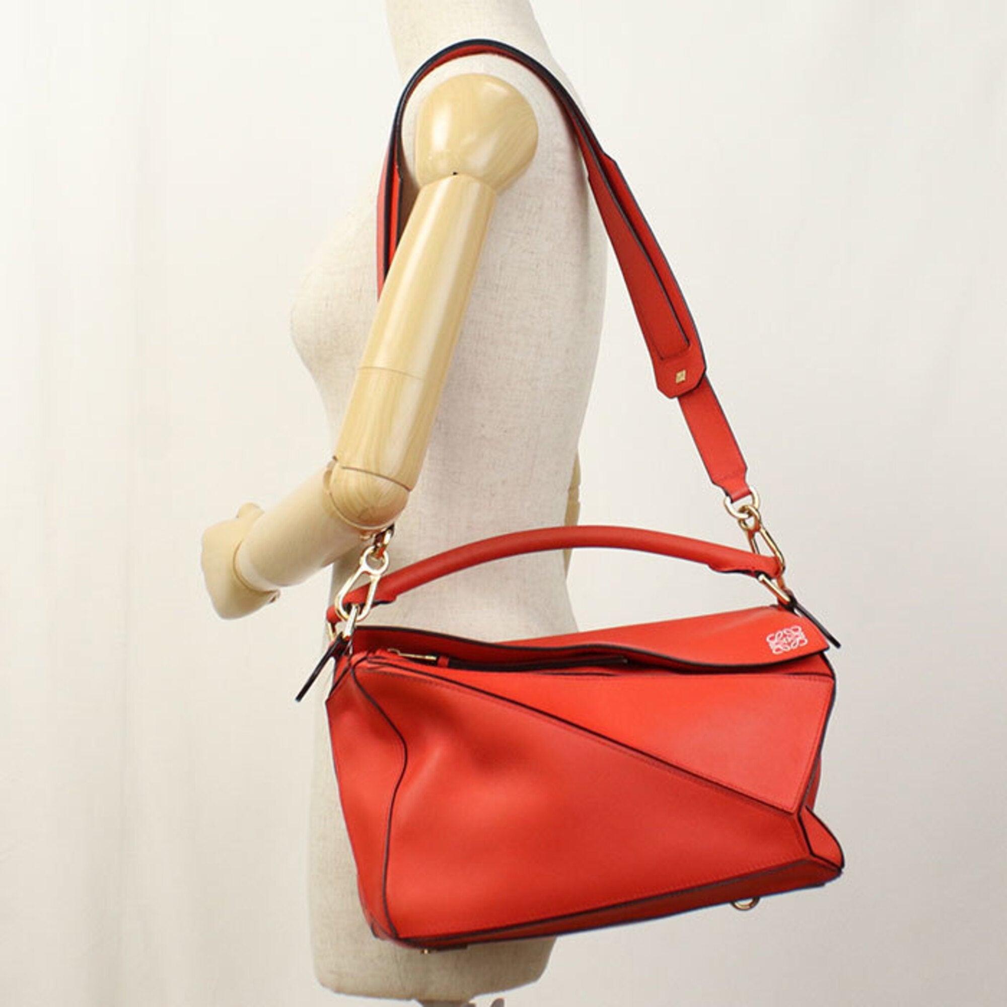 Loewe Red Color Leather Handbag (Pre-Owned)