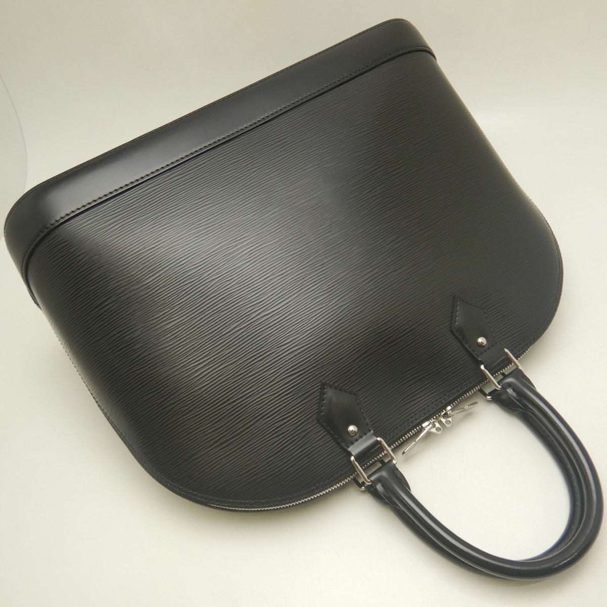 Louis Vuitton Noir Epi Leather Handbag (Pre-Owned)