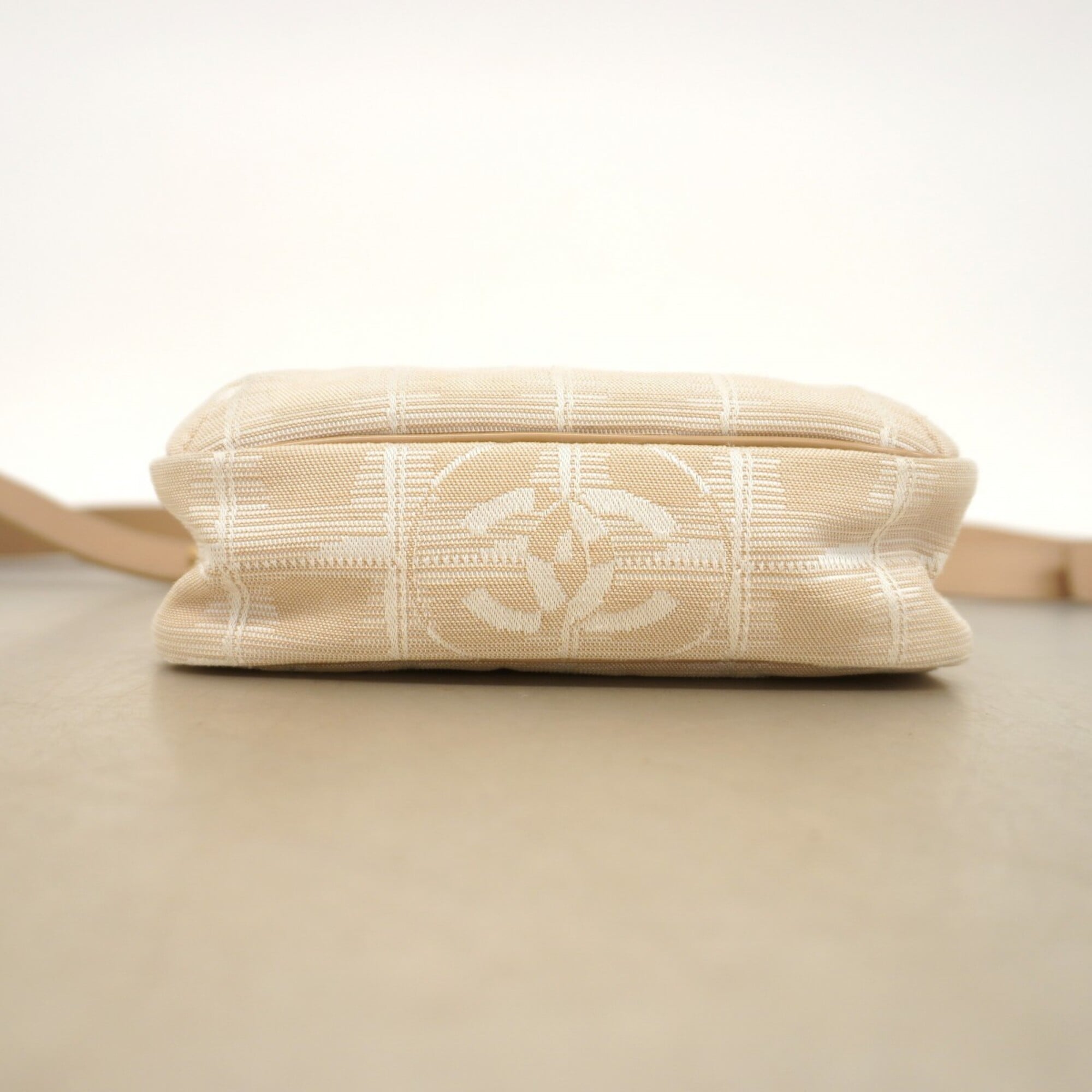Chanel Beige Nylon Shoulder Bag (Pre-Owned)