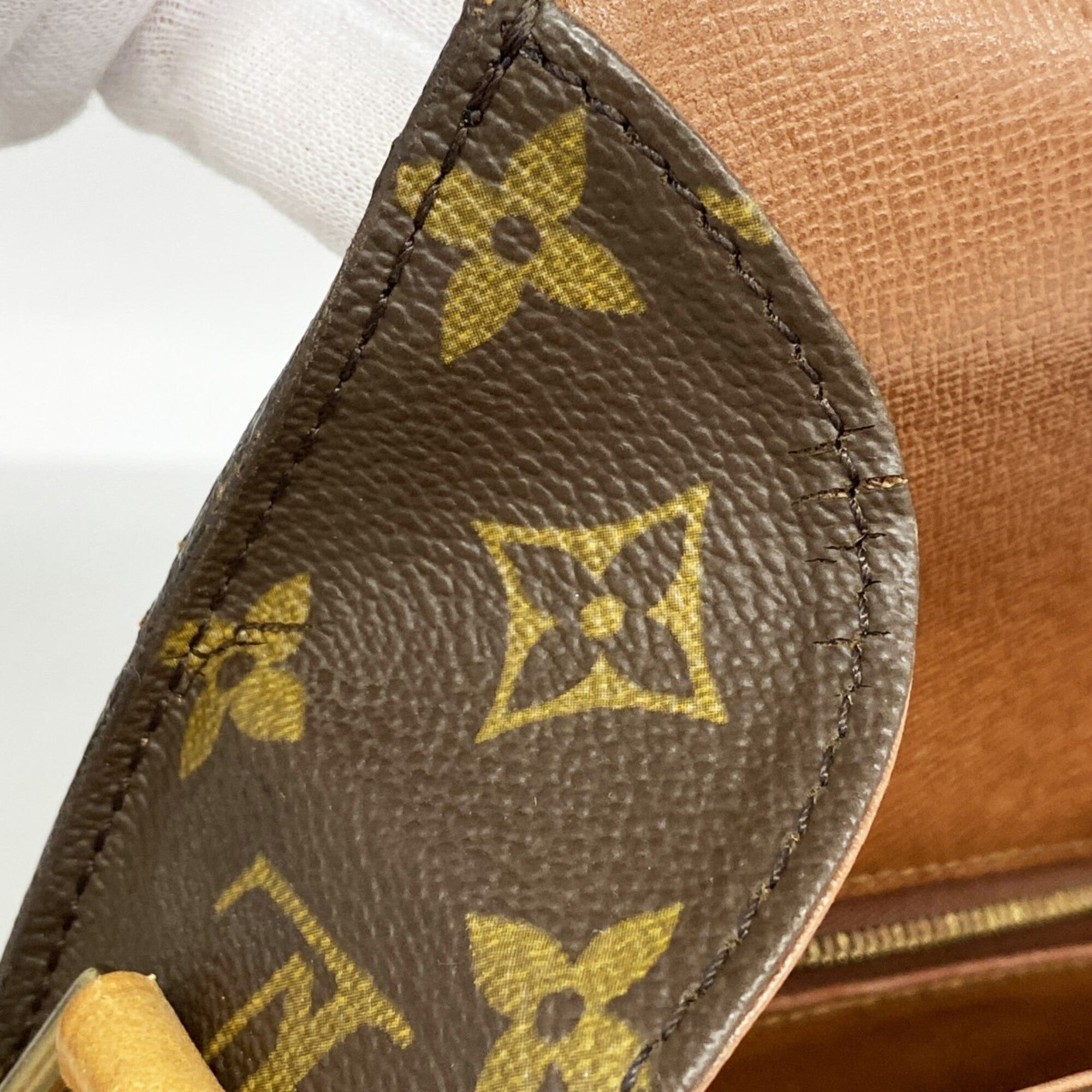 Louis Vuitton Brown Shoulder Bag (Pre-Owned)