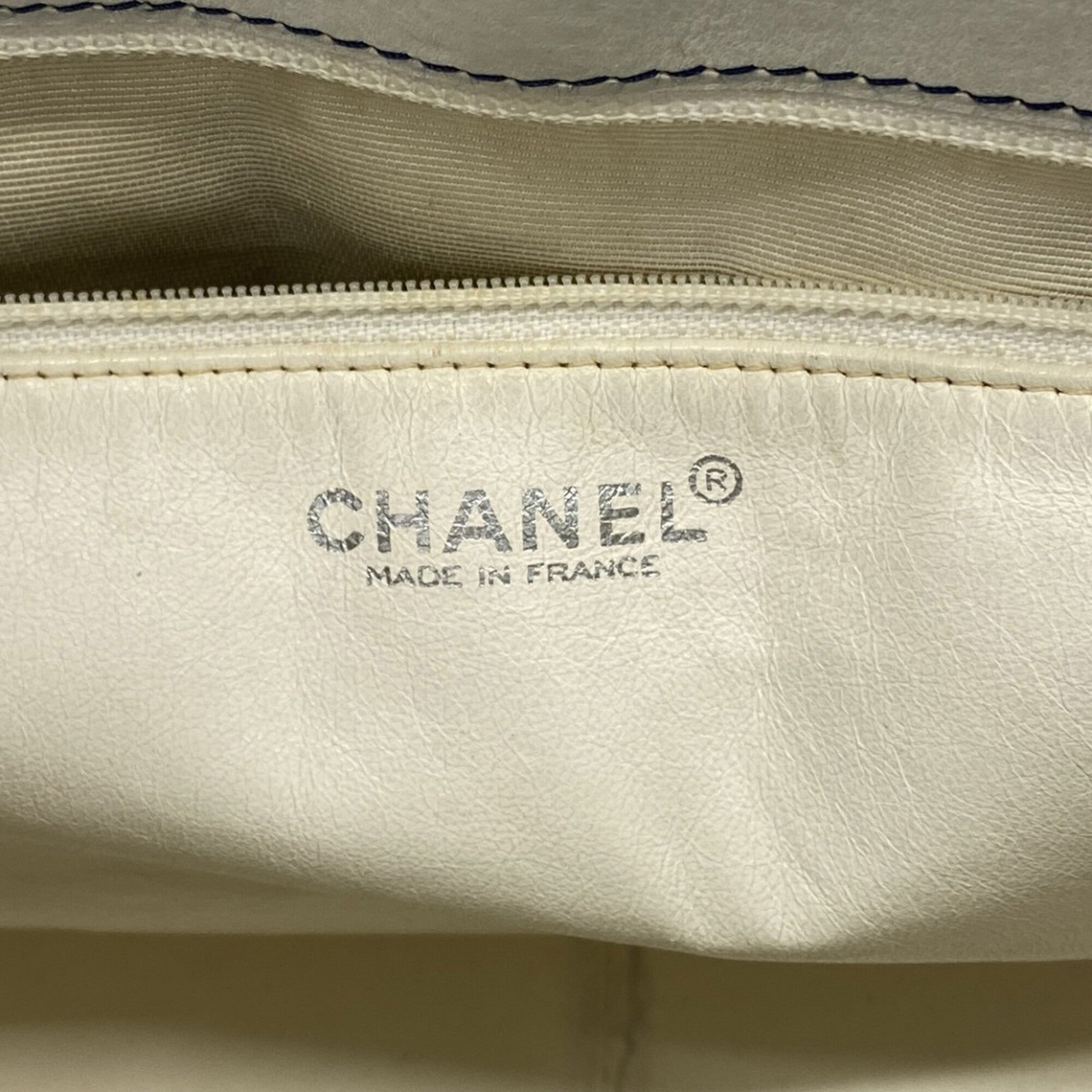 Chanel White Leather Tote Bag (Pre-Owned)