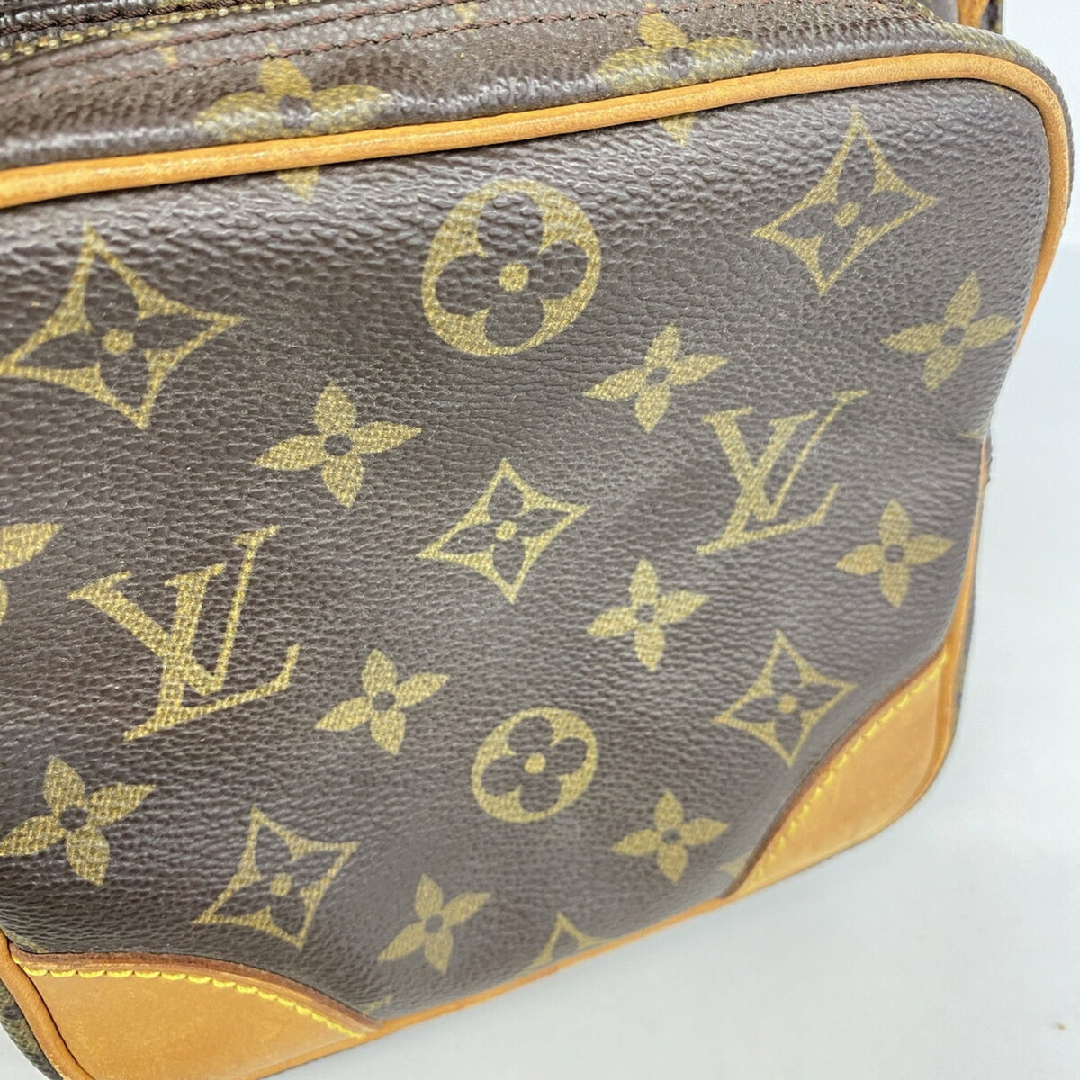 Louis Vuitton Brown Shoulder Bag (Pre-Owned)