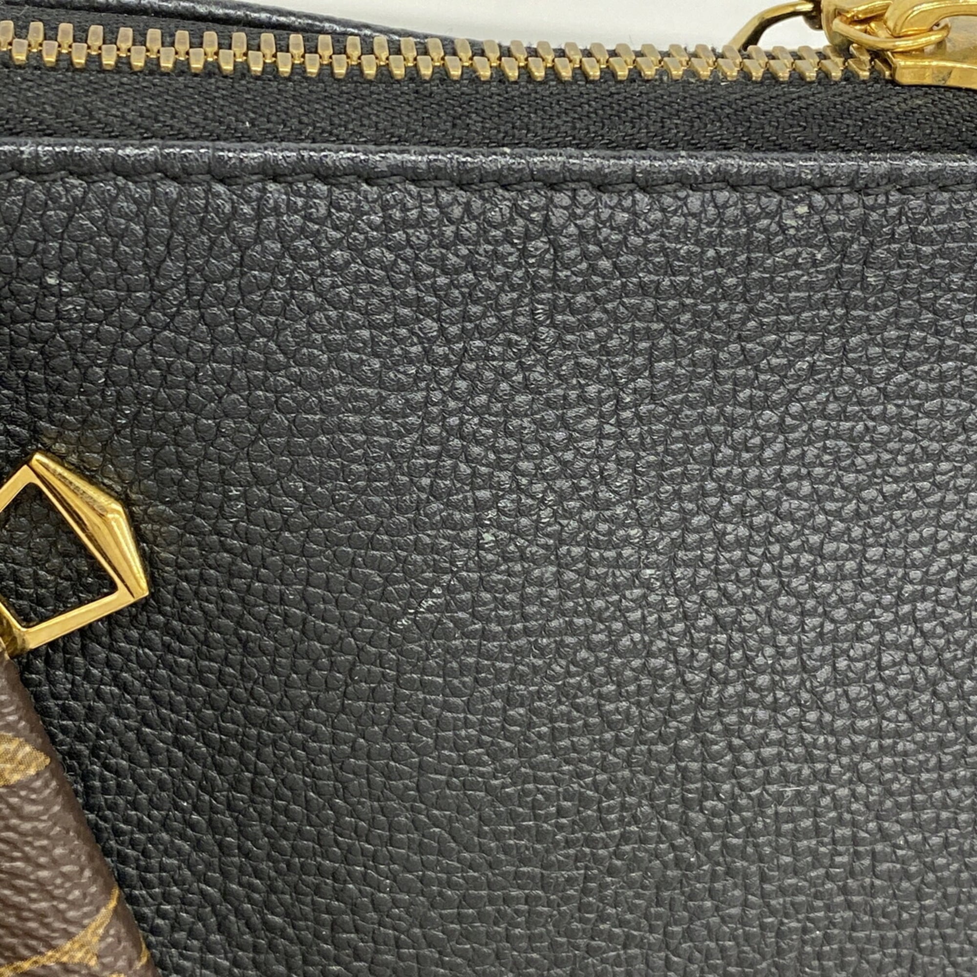 Louis Vuitton Noir Handbag (Pre-Owned)