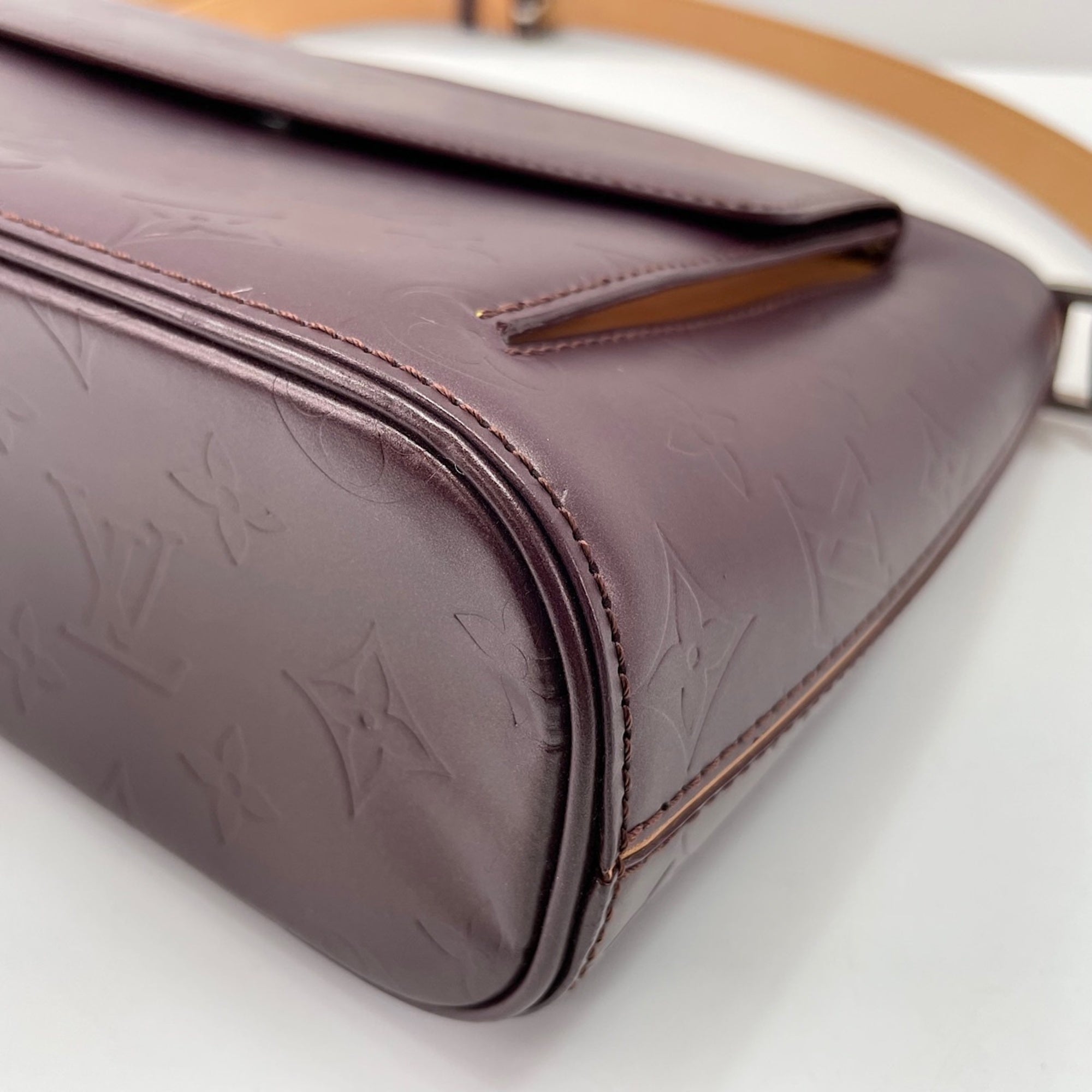 Louis Vuitton Brown Shoulder Bag (Pre-Owned)