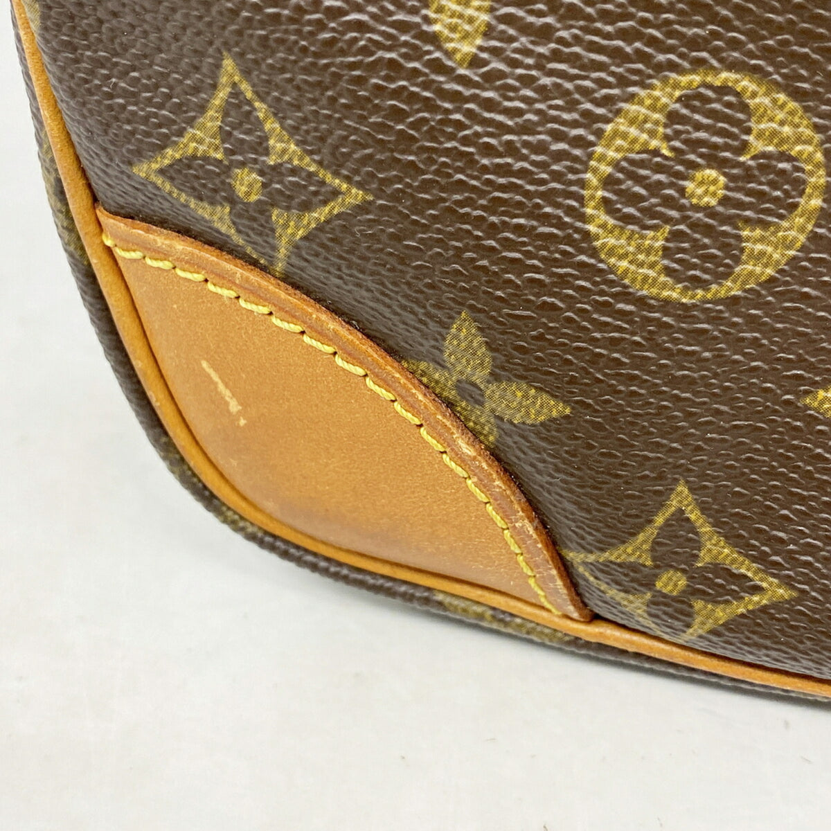Louis Vuitton Brown Shoulder Bag (Pre-Owned)