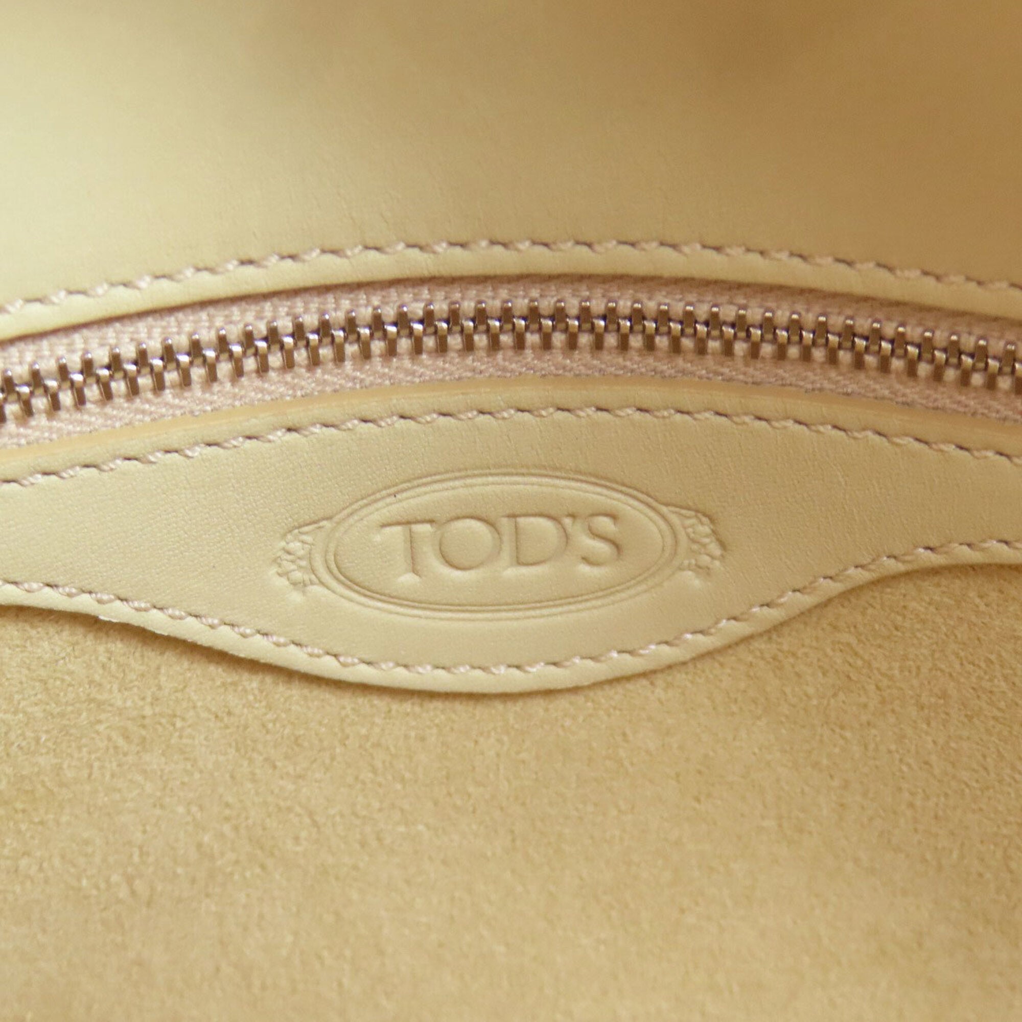 Tod's Ivory Leather Handbag (Pre-Owned)
