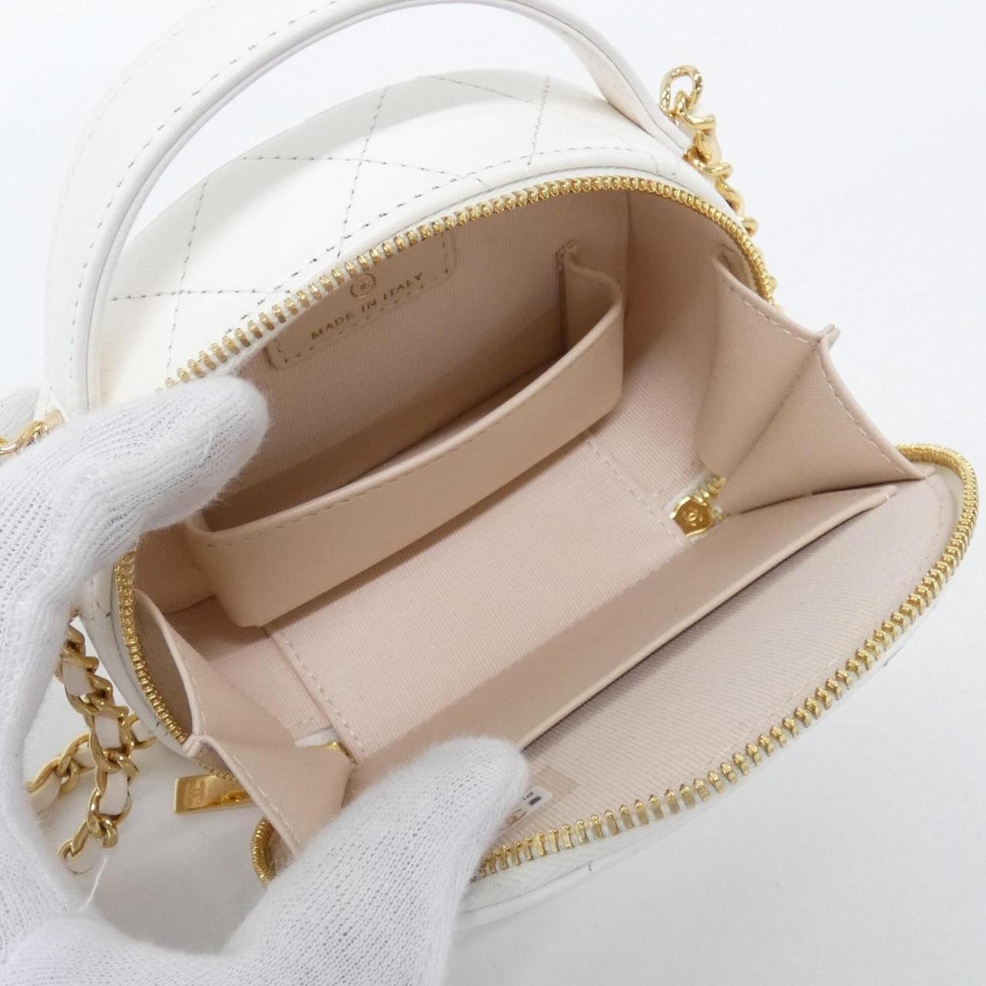 Chanel White Leather Shoulder Bag (Pre-Owned)
