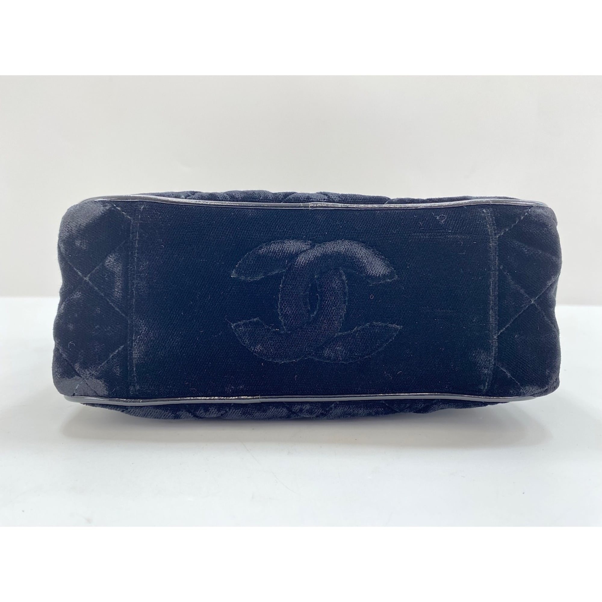 Chanel Beige Shoulder Bag (Pre-Owned)