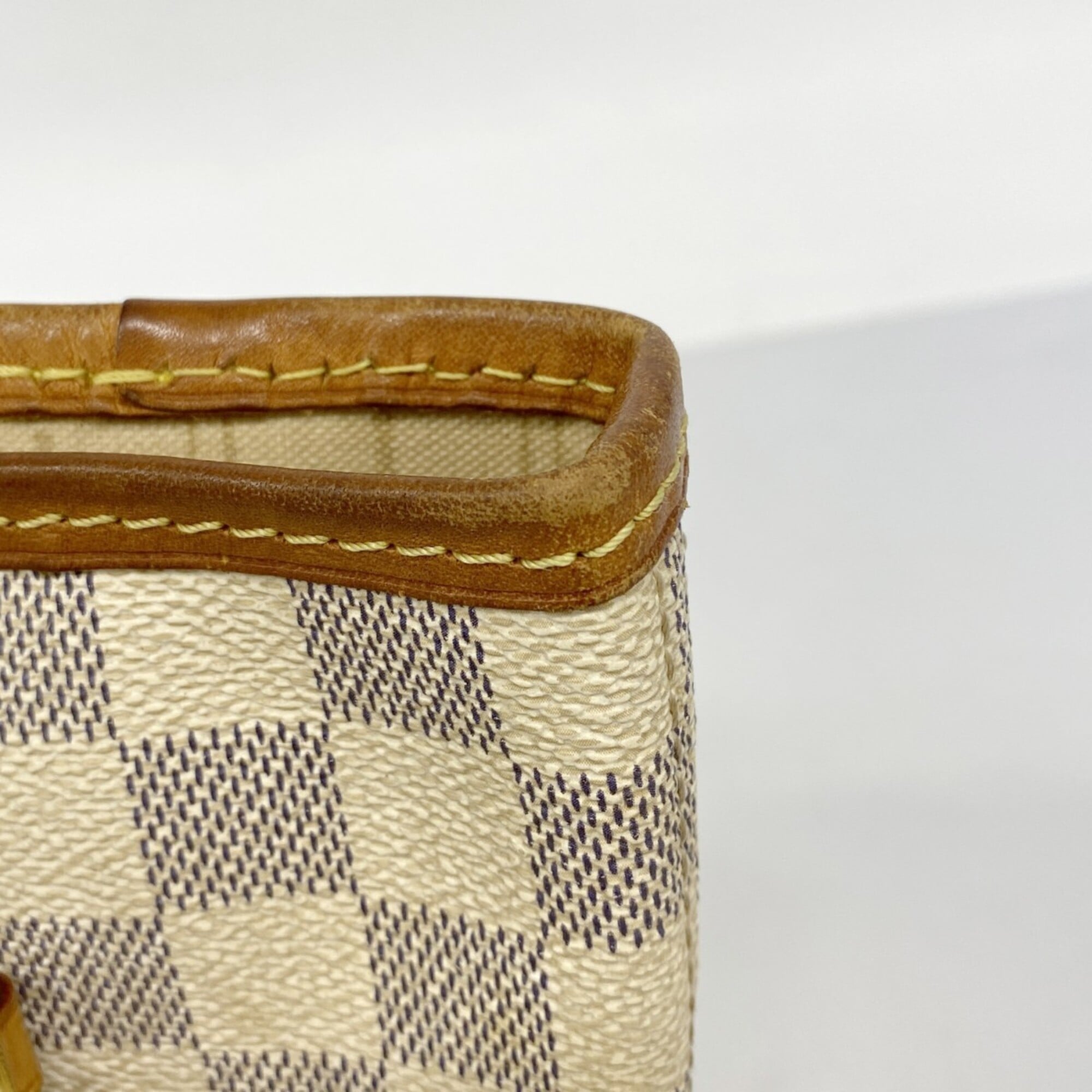 Louis Vuitton White Tote Bag (Pre-Owned)