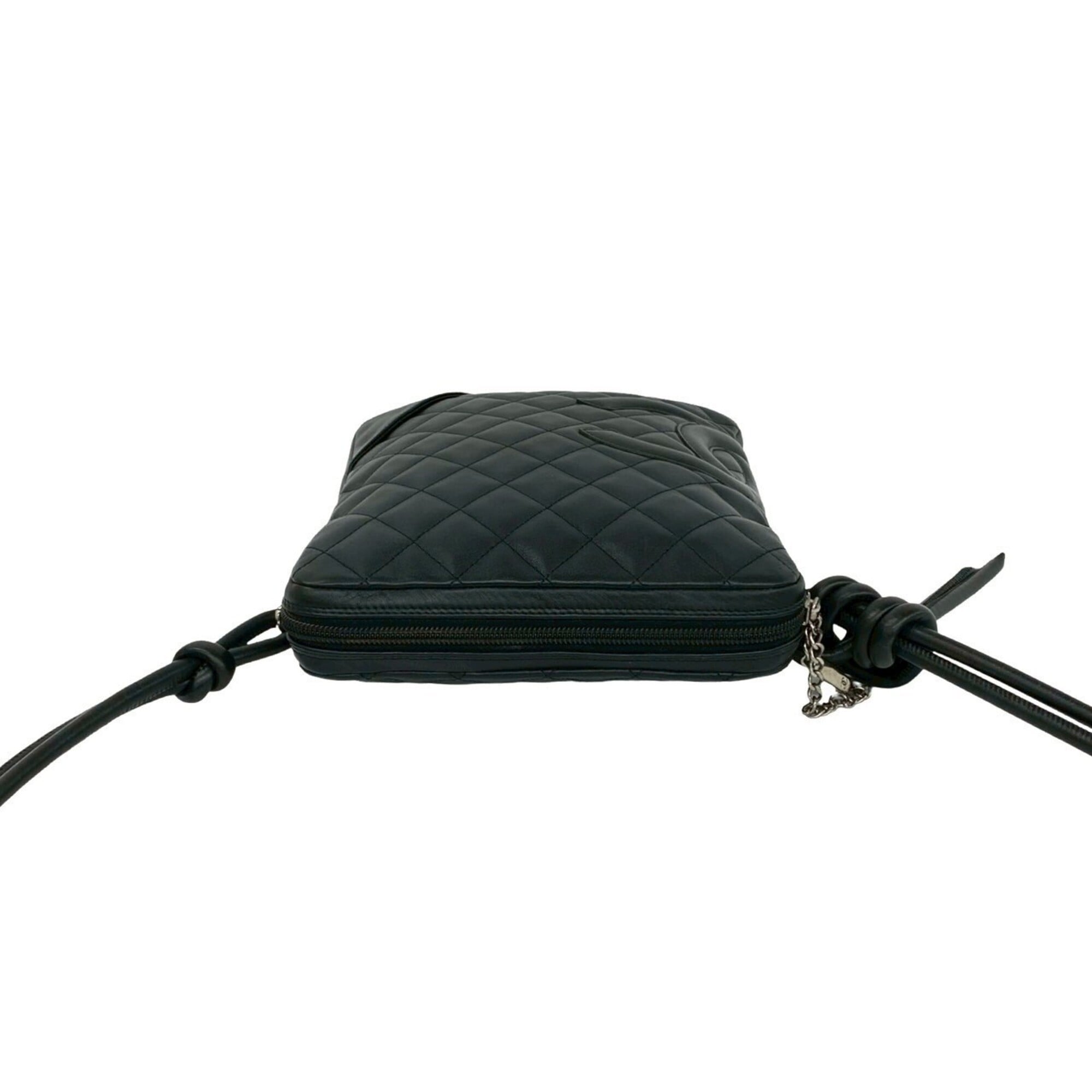 Chanel Black Leather Shoulder Bag (Pre-Owned)