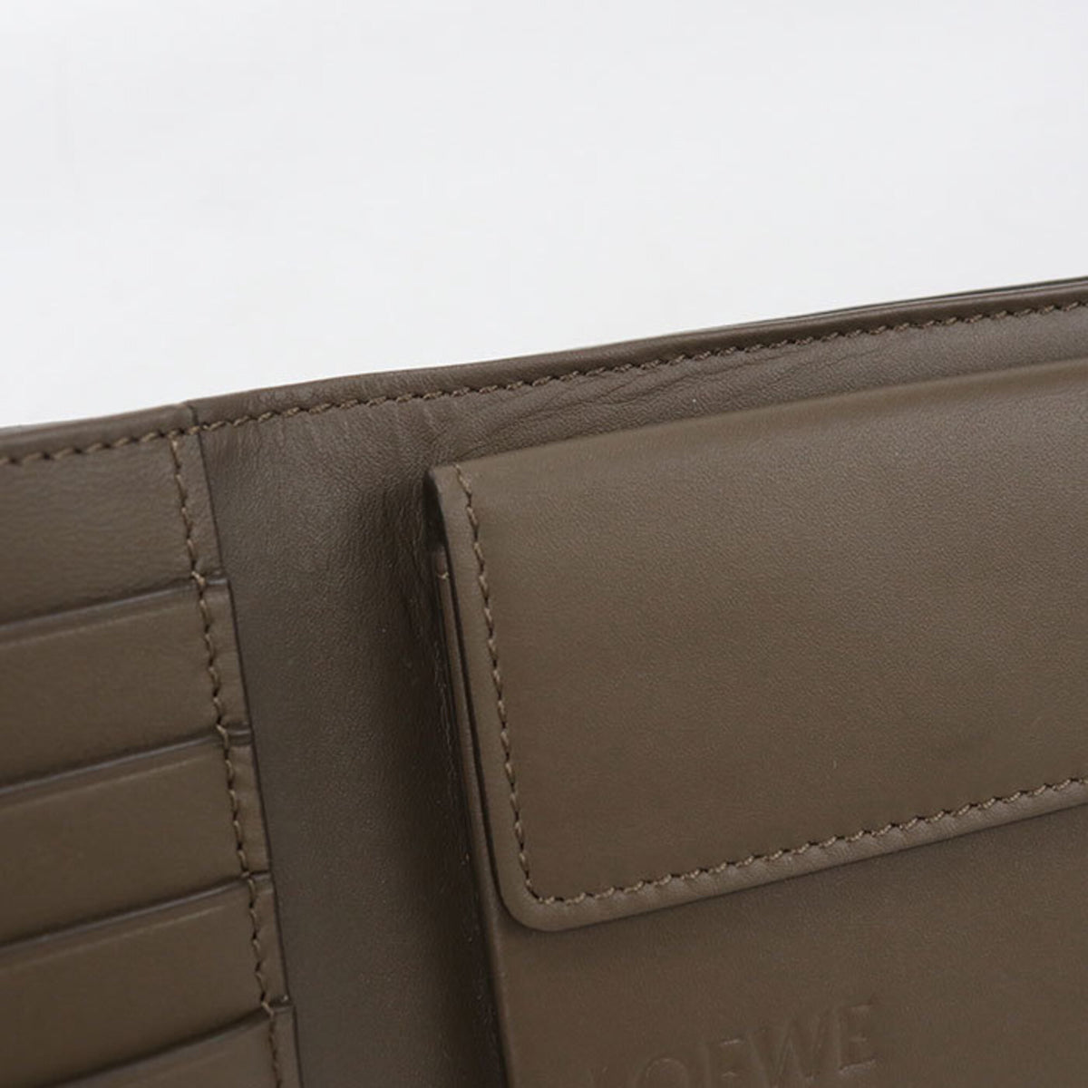 Loewe Brown Leather Wallet (Bi-Fold) (Pre-Owned)
