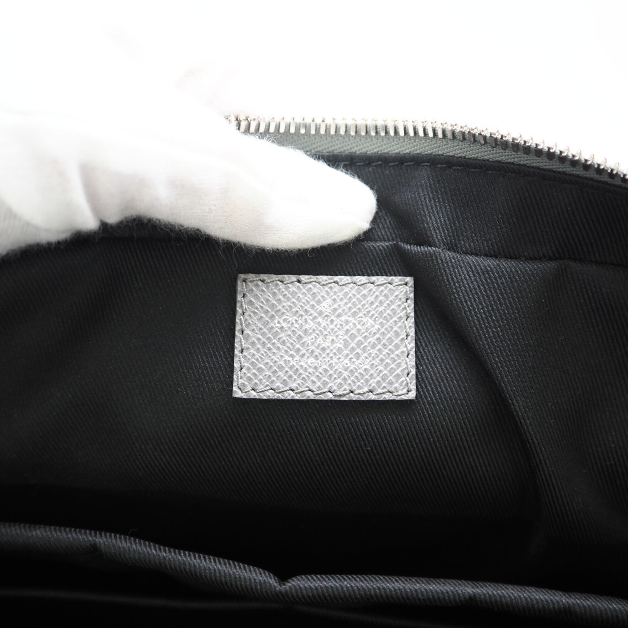 Louis Vuitton Gray Leather Briefcase Handbag (Pre-Owned)