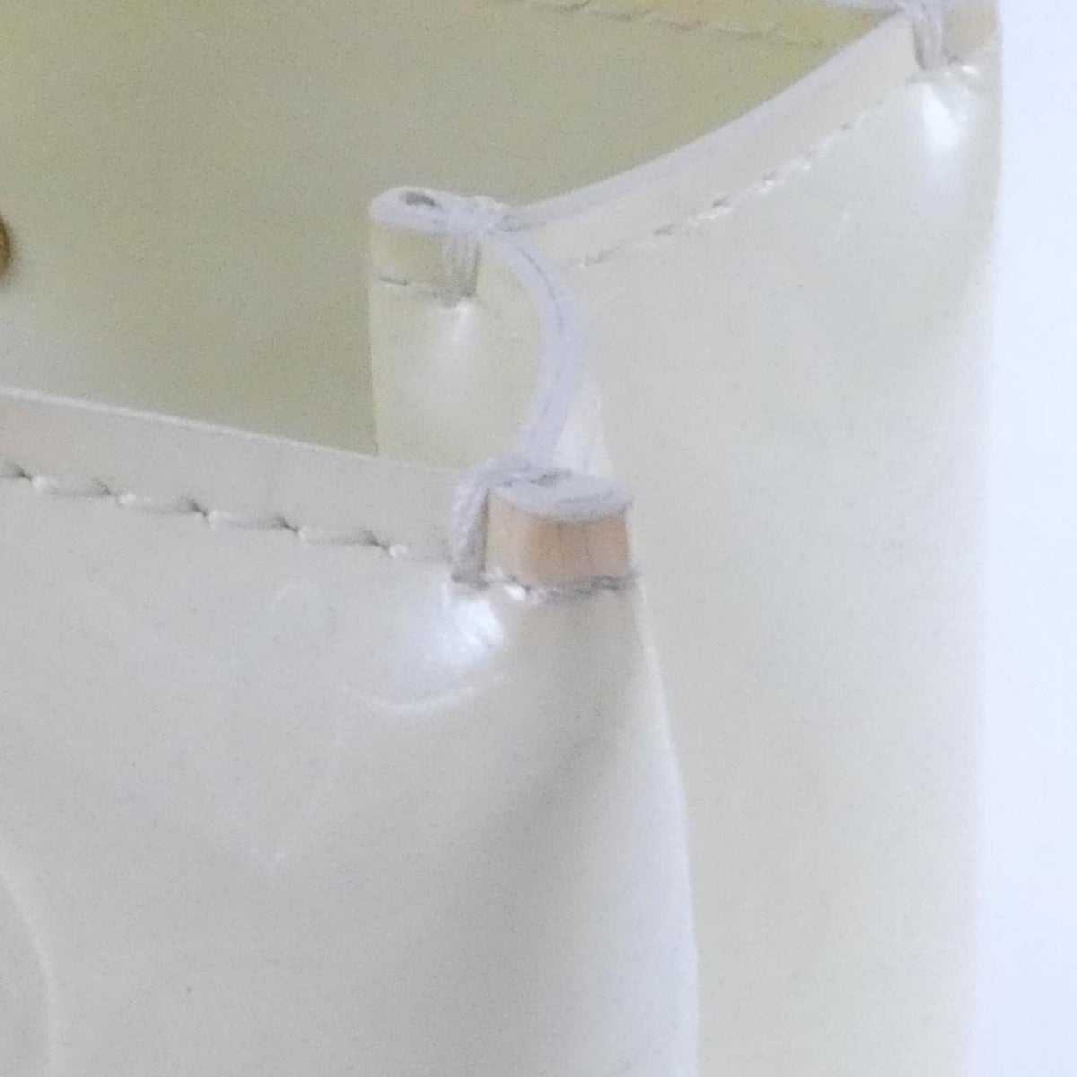 Louis Vuitton Vernis White Monogram Vernis Handbag (Pre-Owned)