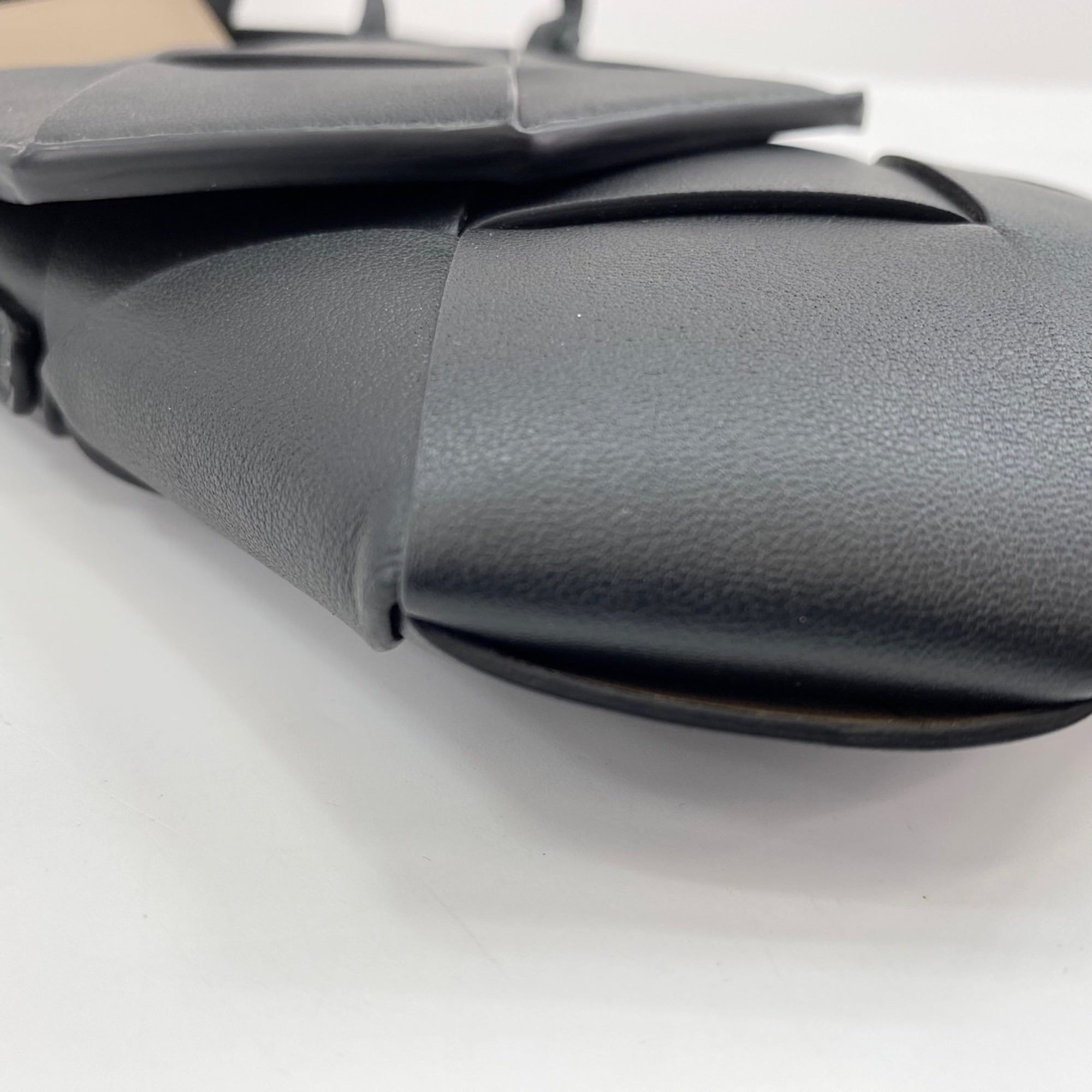 Bottega Veneta Black Pouch Shoulder Bag (Pre-Owned)